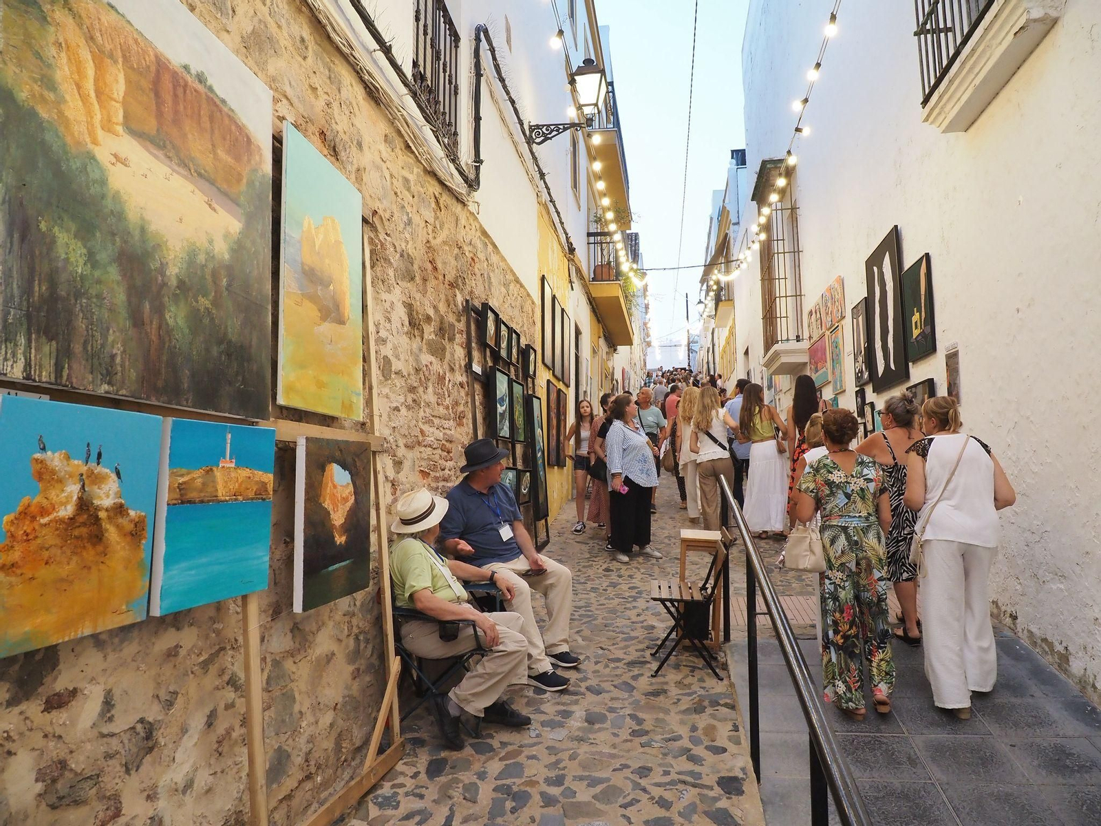 Paseo por el Arte de Ayamonte, el mayor museo efímero a cielo abierto, en imágenes