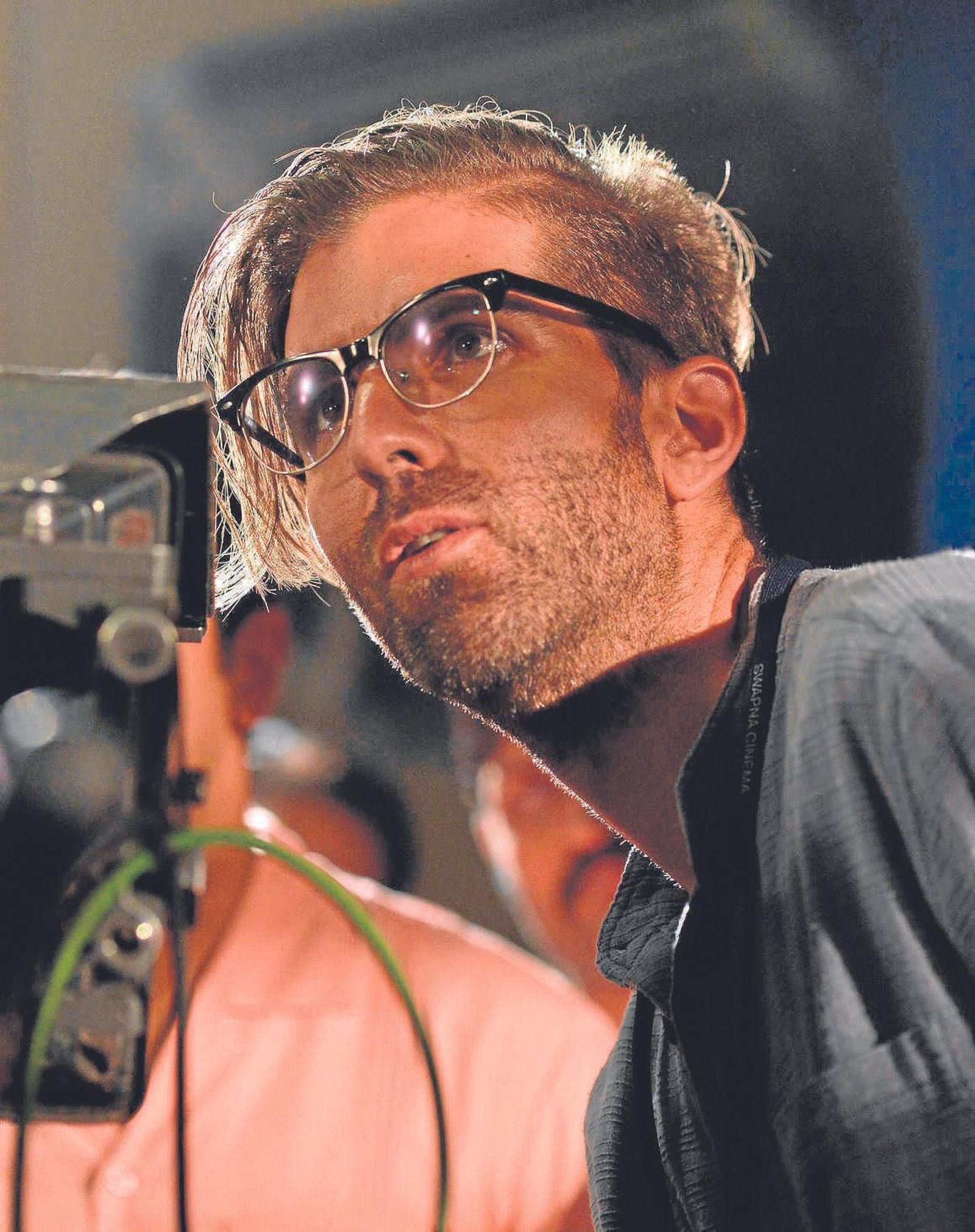 Daniel Sánchez-López, en plena labor cinematográfica.