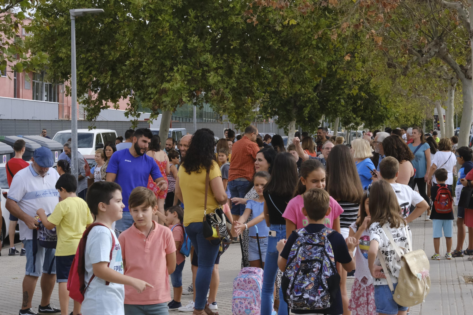 Las imágenes de la vuelta al cole en Córdoba: reencuentros, nervios y mucha ilusión