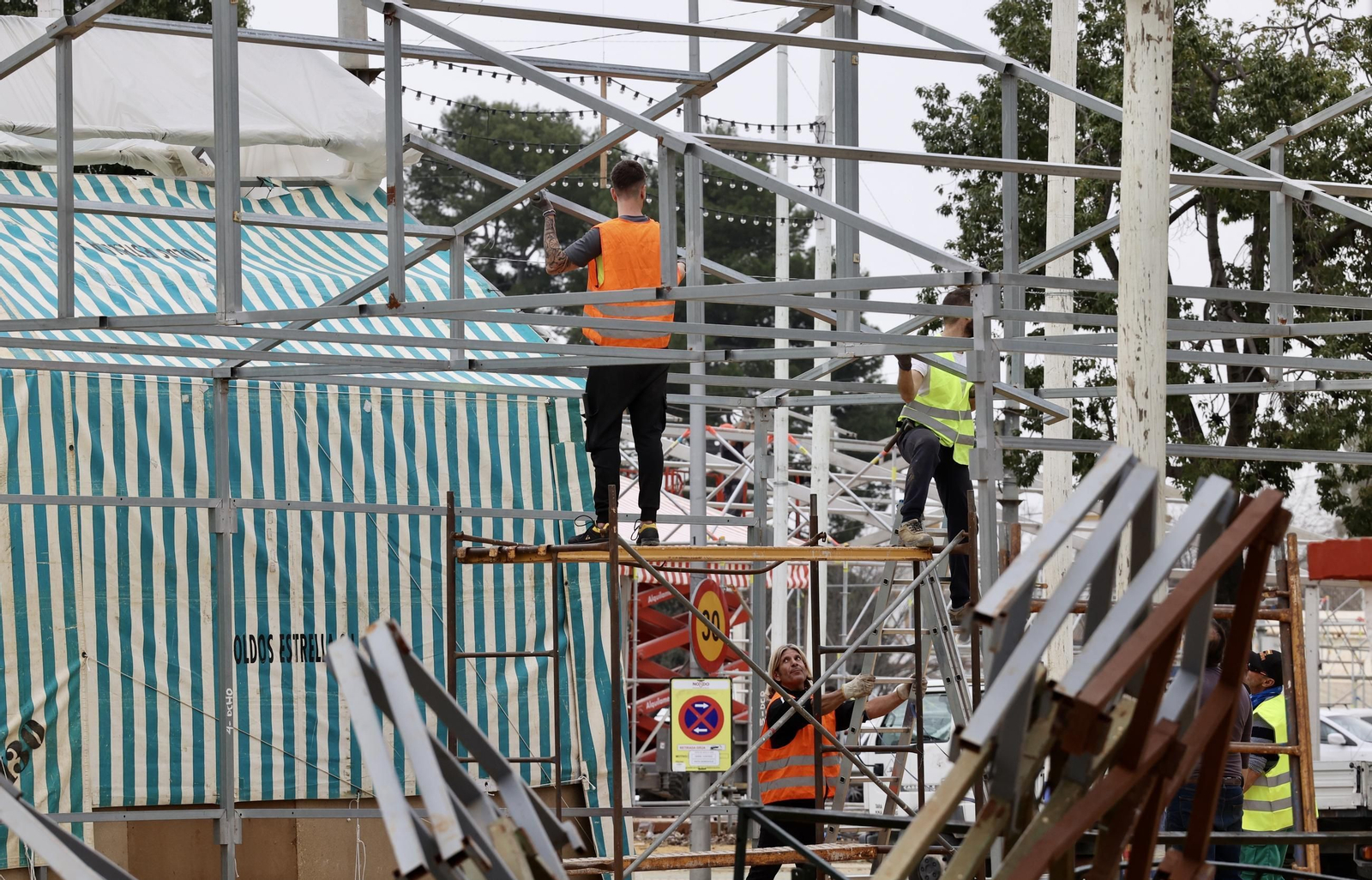 Así avanzan los trabajos del montaje de la Feria de Abril 2025