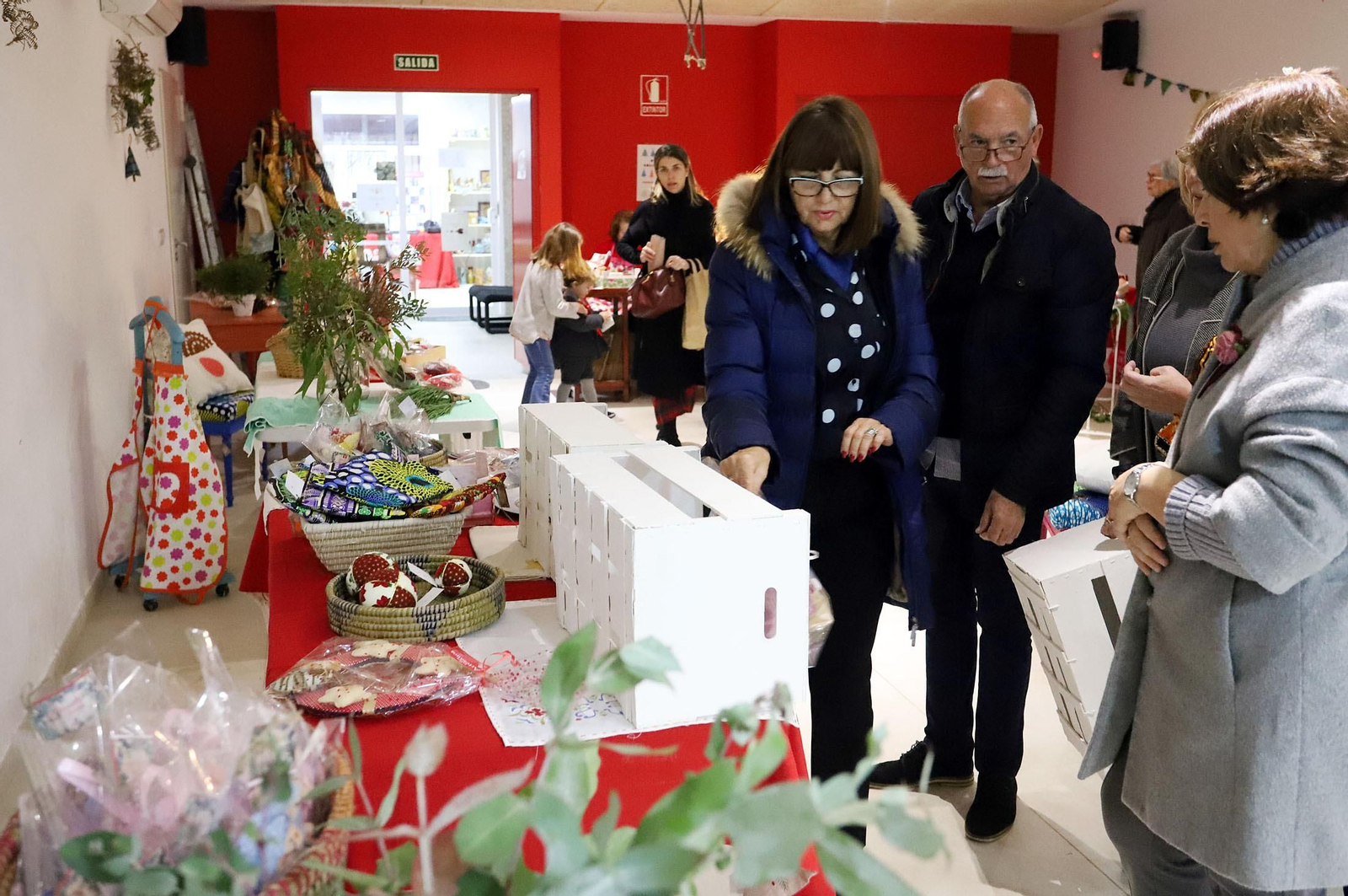 Imágenes del mercado navideño de Cáritas
