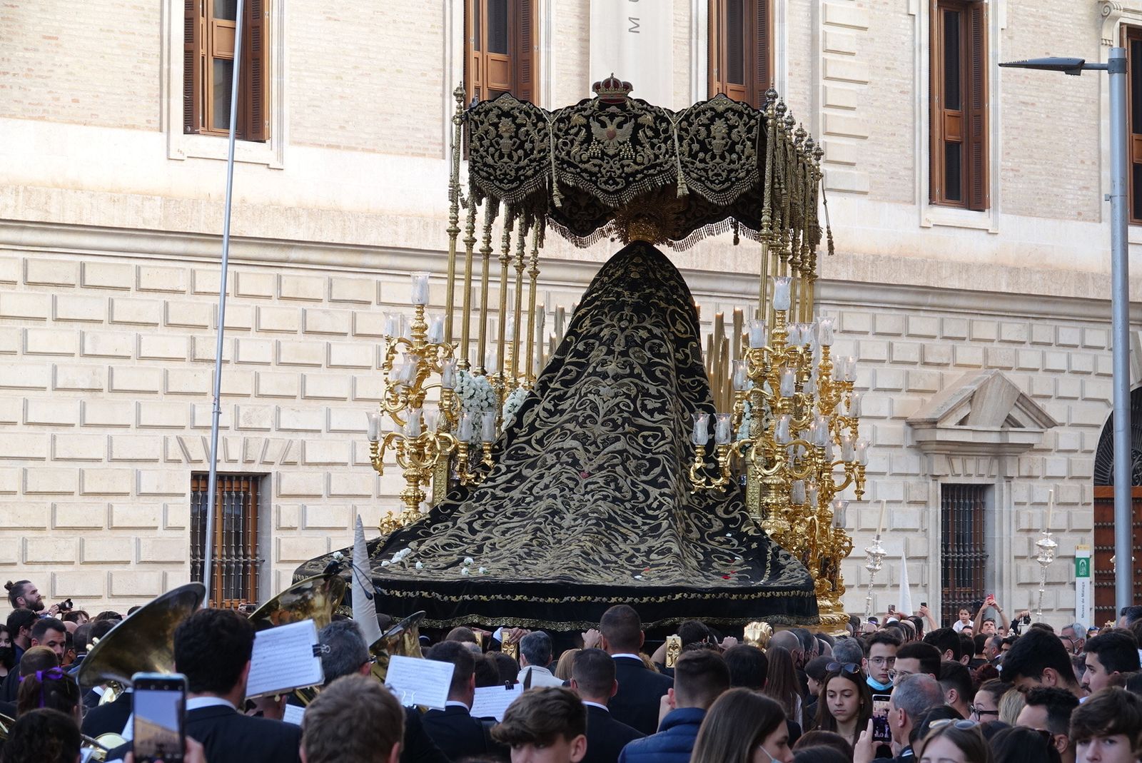 Las fotos de la cofradía del Amor, en el Viernes Santo de Málaga