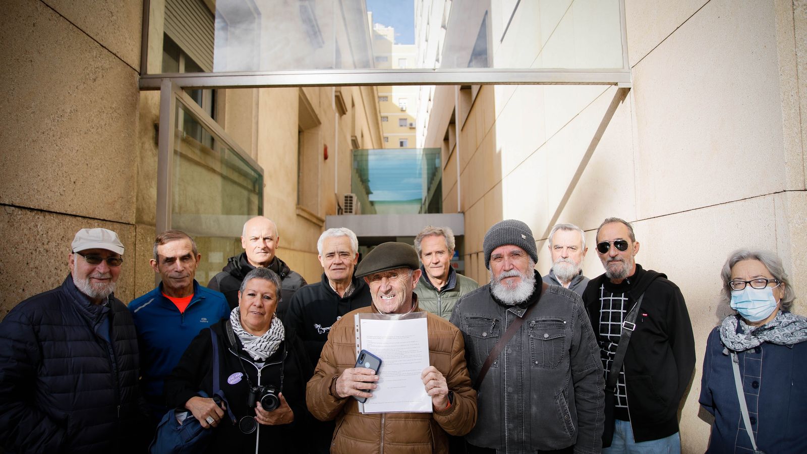 José Francisco contó con la ayuda de varios amigos.