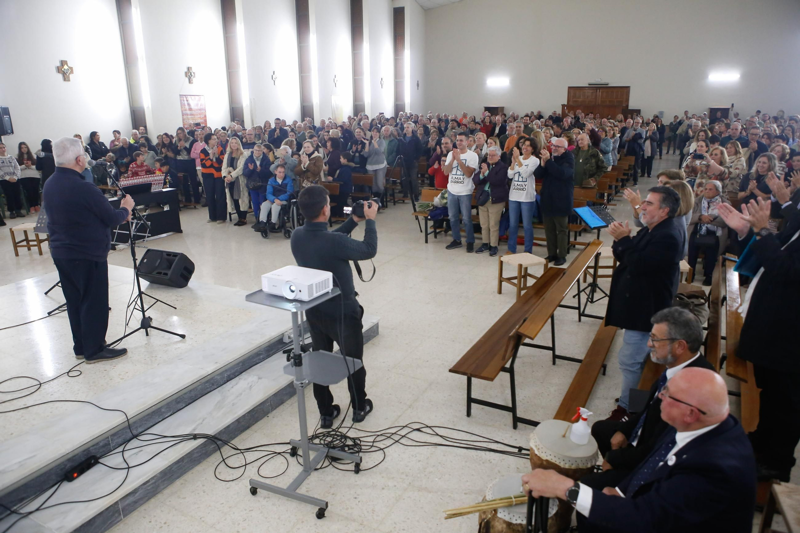 Las fotos del homenaje al padre Pedro por sus 50 años de entrega absoluta a la Piñera