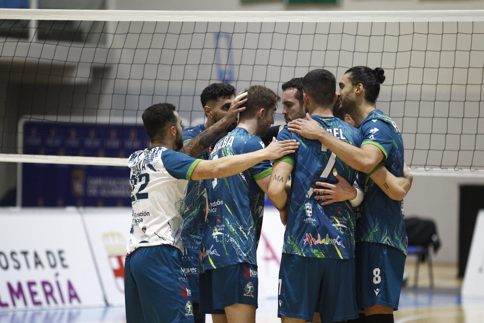 Los ahorradores celebran un punto durante un encuentro de esta temporada disputado en el Moisés Ruiz.