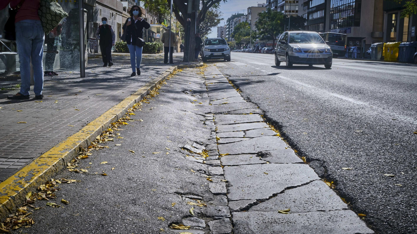 Parada de autobús frente al antiguo solar de Radio Juventud.