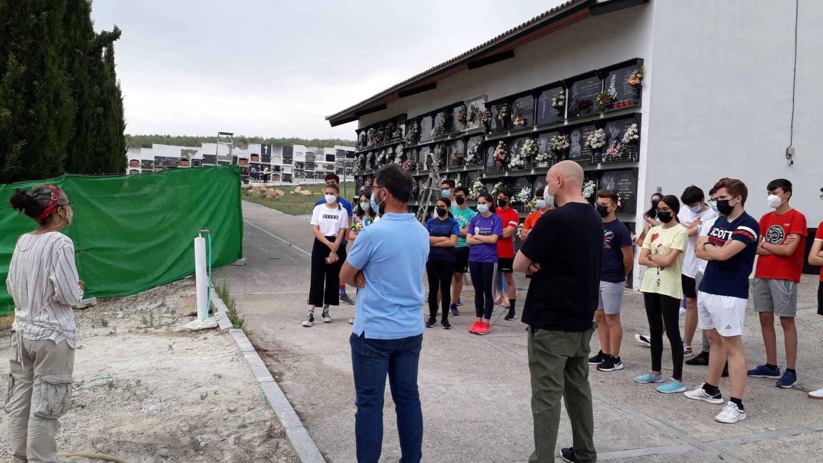 Asociación para la Recuperación de la Memoria Histórica de Aguilar de la Frontera (Aremehisa) organiza visitas escolares a las exhumaciones.
