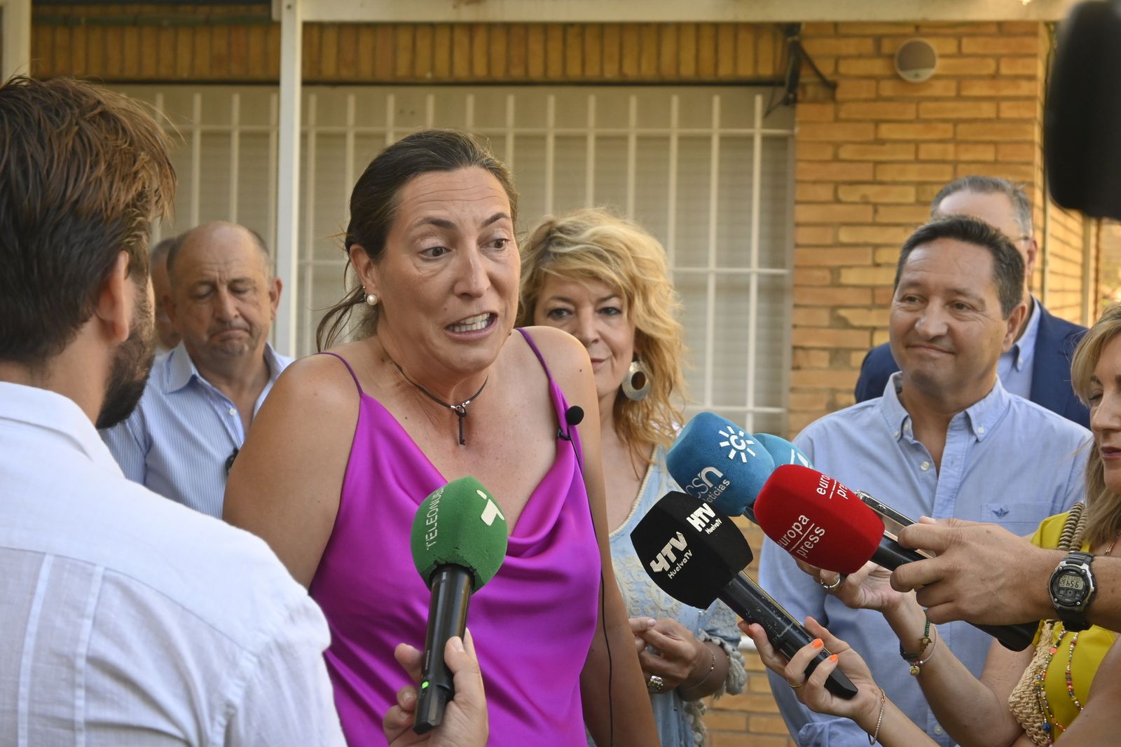 Loles López y Pilar Miranda visitan la escuela de verano del Distrito V, en imágenes