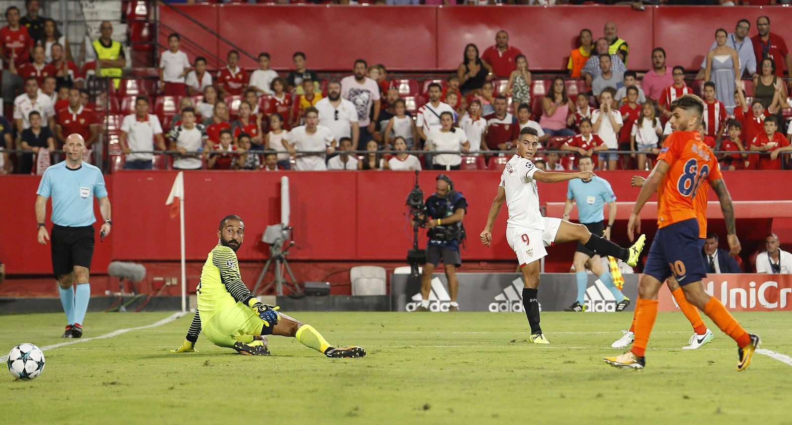 Las imágenes del Sevilla-Basaksehir