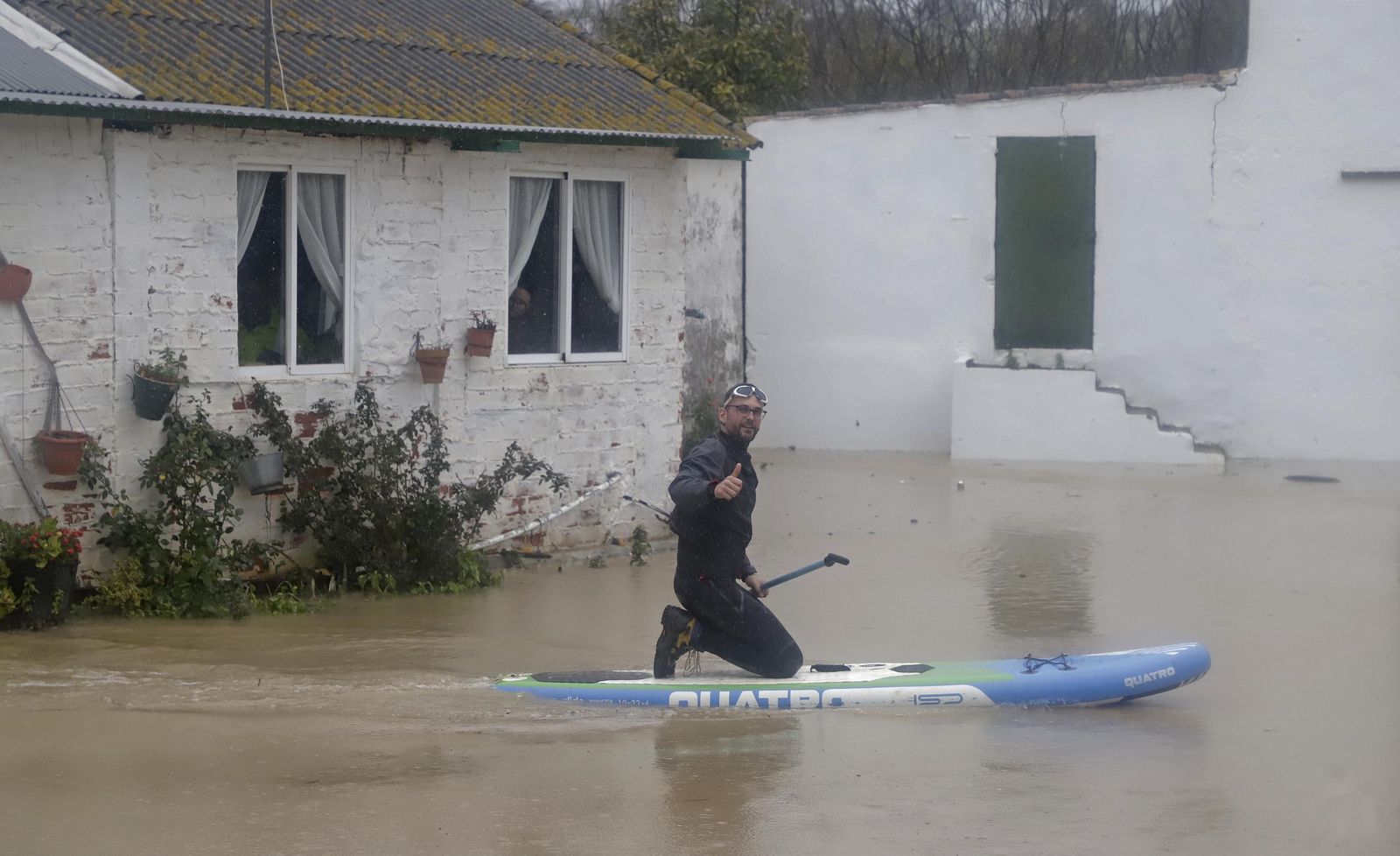 Fotos del temporal de lluvia y viento por la borrasca Kristin en Jimena de la Frontera, San Pablo de Buceite y San Martín del Tesorillo