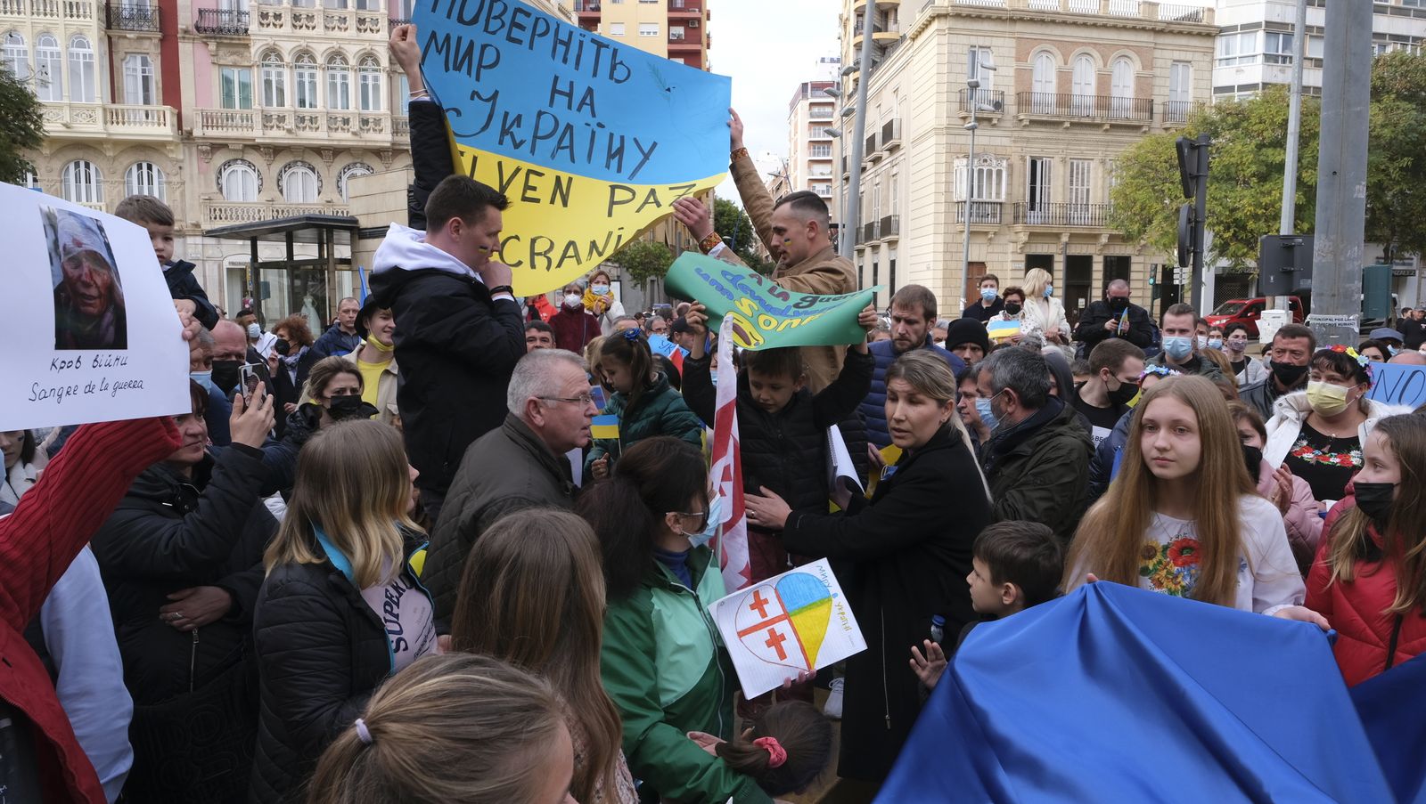 Fotogalería de las protestas contra la invasión rusa en Ucrania. Almería.