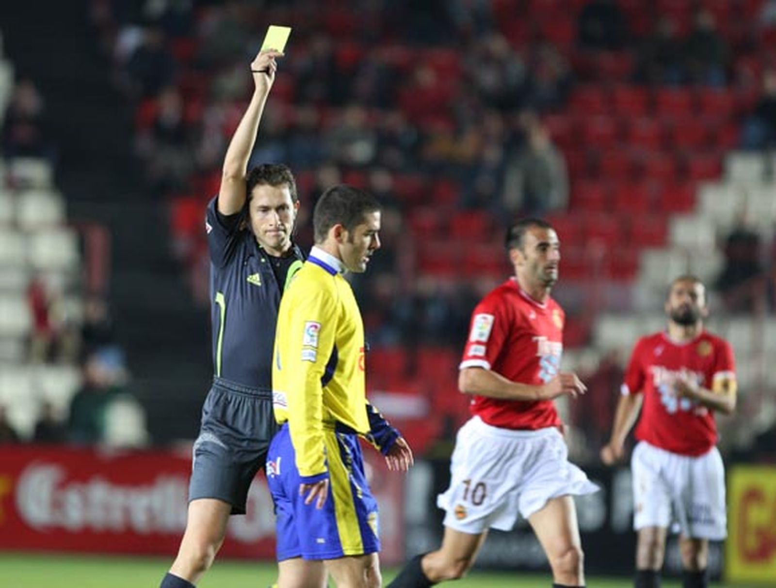 El Cádiz también muerde sin Lobos