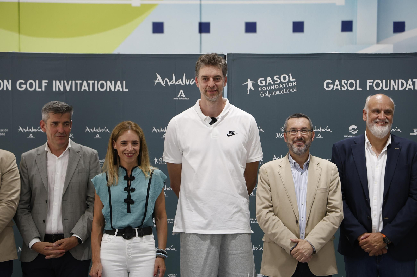 fotos de la inauguración con Pau Gasol del nuevo pabellón deportivo de Punto Ribot en La Línea