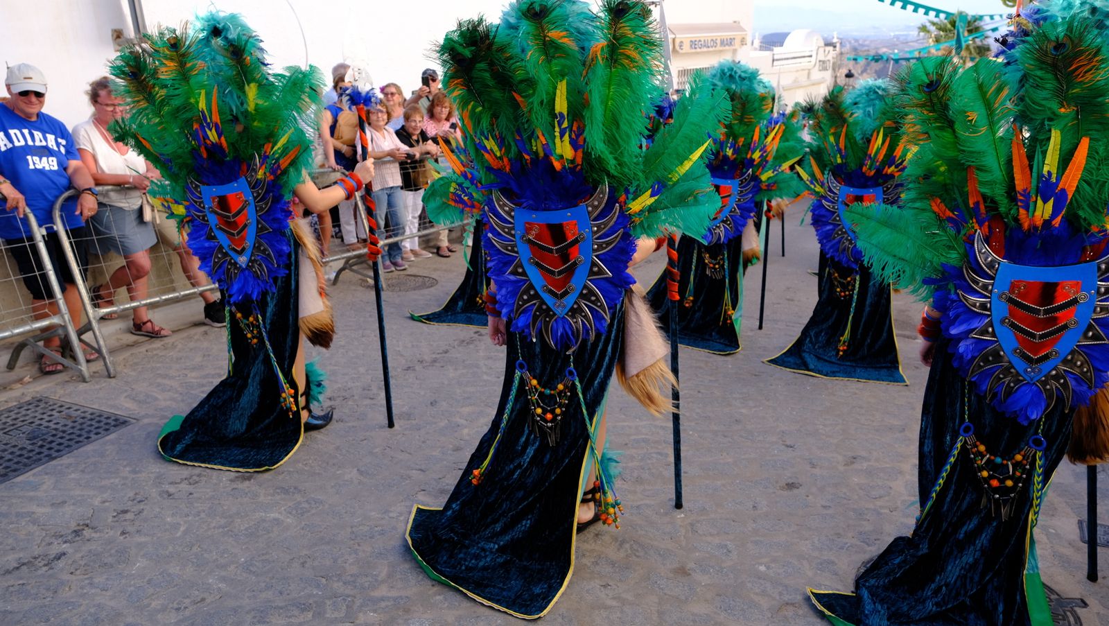 El espectacular desfile de Moros y Cristianos de Mojácar, en imágenes