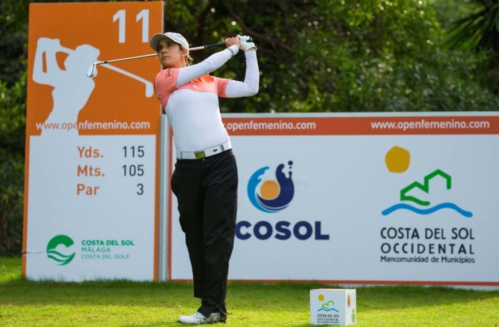 Azahara Muñoz golpea desde el 'tee' del 11.