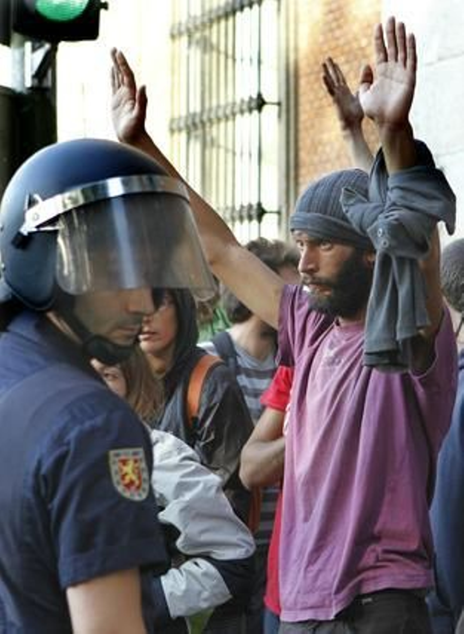 La Policía ha impedido la entrega del documento reivindicativo al Congreso de los Diputados.

Foto: EFE