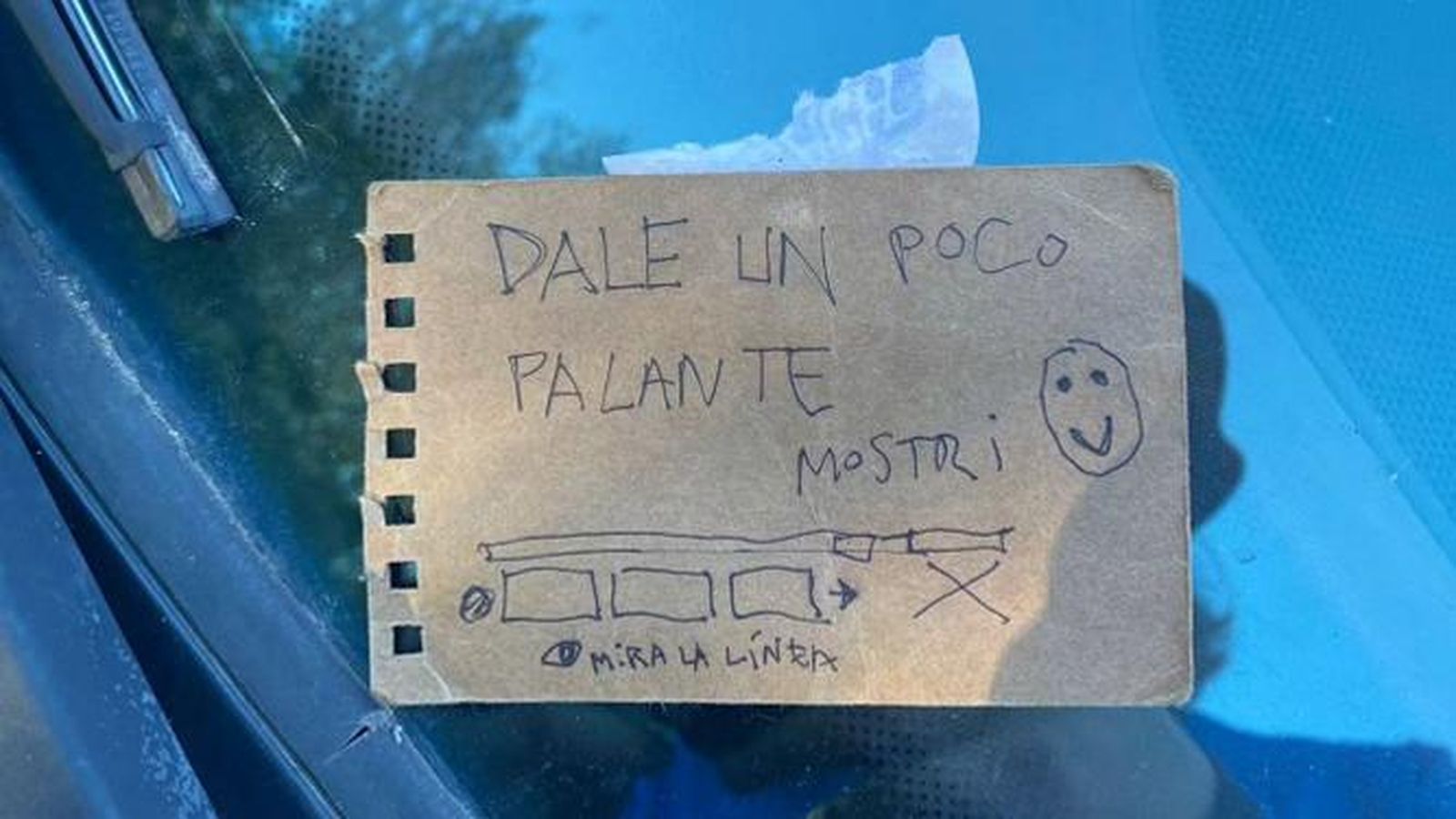 La curiosa conversación que un vecino de Sevilla ha encontrado en una nota en un coche