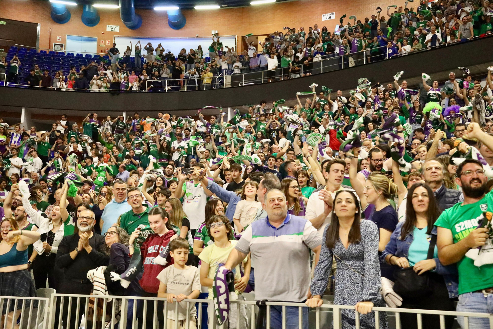 Búscate en la fiesta del Carpena tras ganar la BCL | Lenovo Tenerife - Unicaja