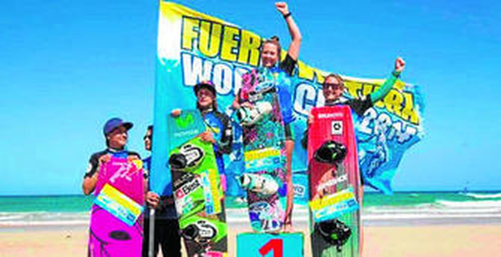 Gisela Pulido, en el tercer cajón del podio, ayer en Fuerteventura.