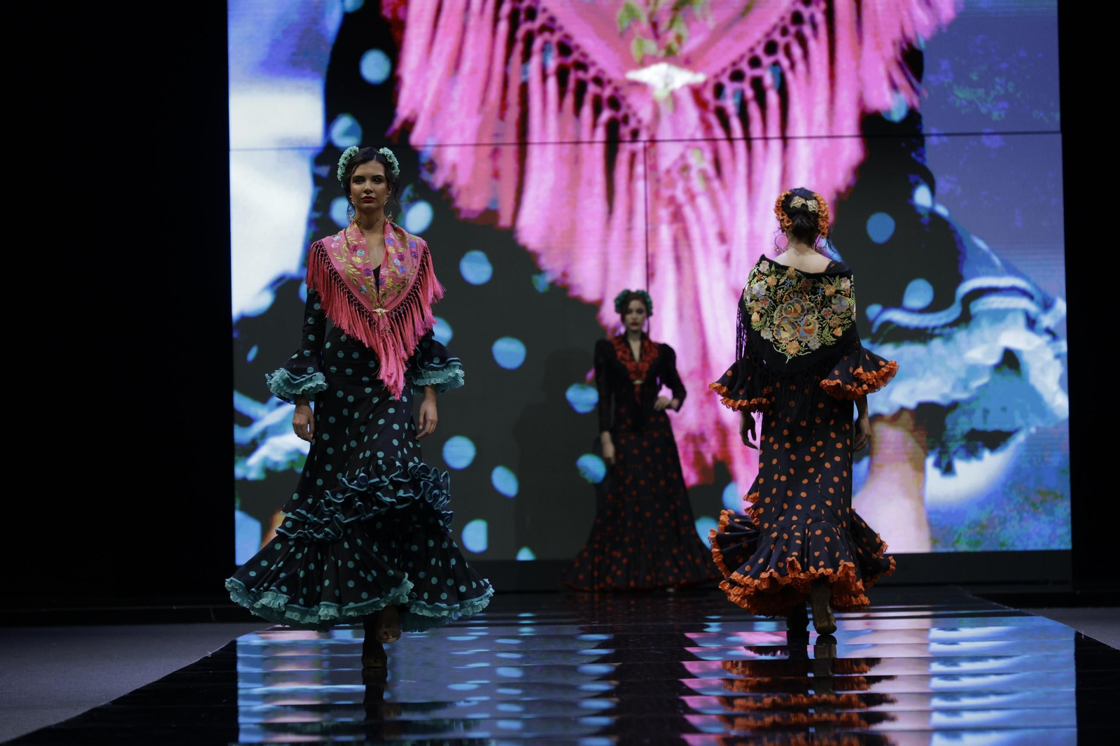 Desfile de Hermanas Serrano en SIMOF 2025, todas las fotos