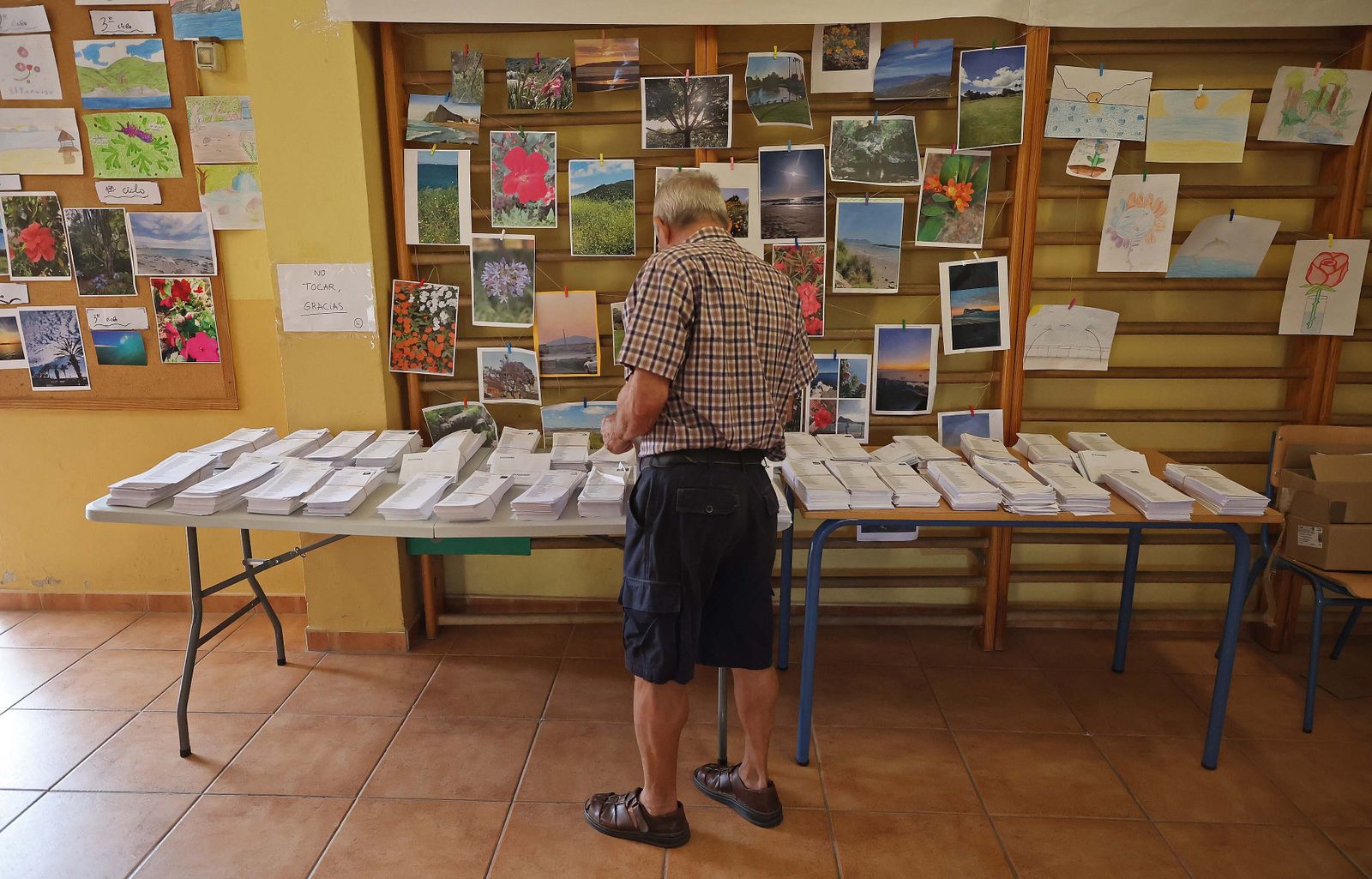 Imágenes de la jornada electoral para el Parlamento Europeo en Algeciras