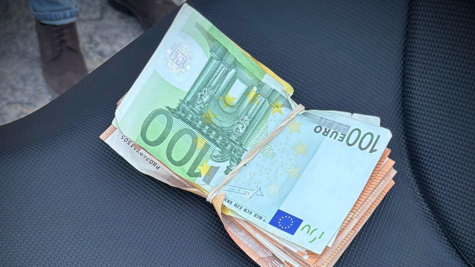 El dinero recuperado por la Policía Local de Sevilla.