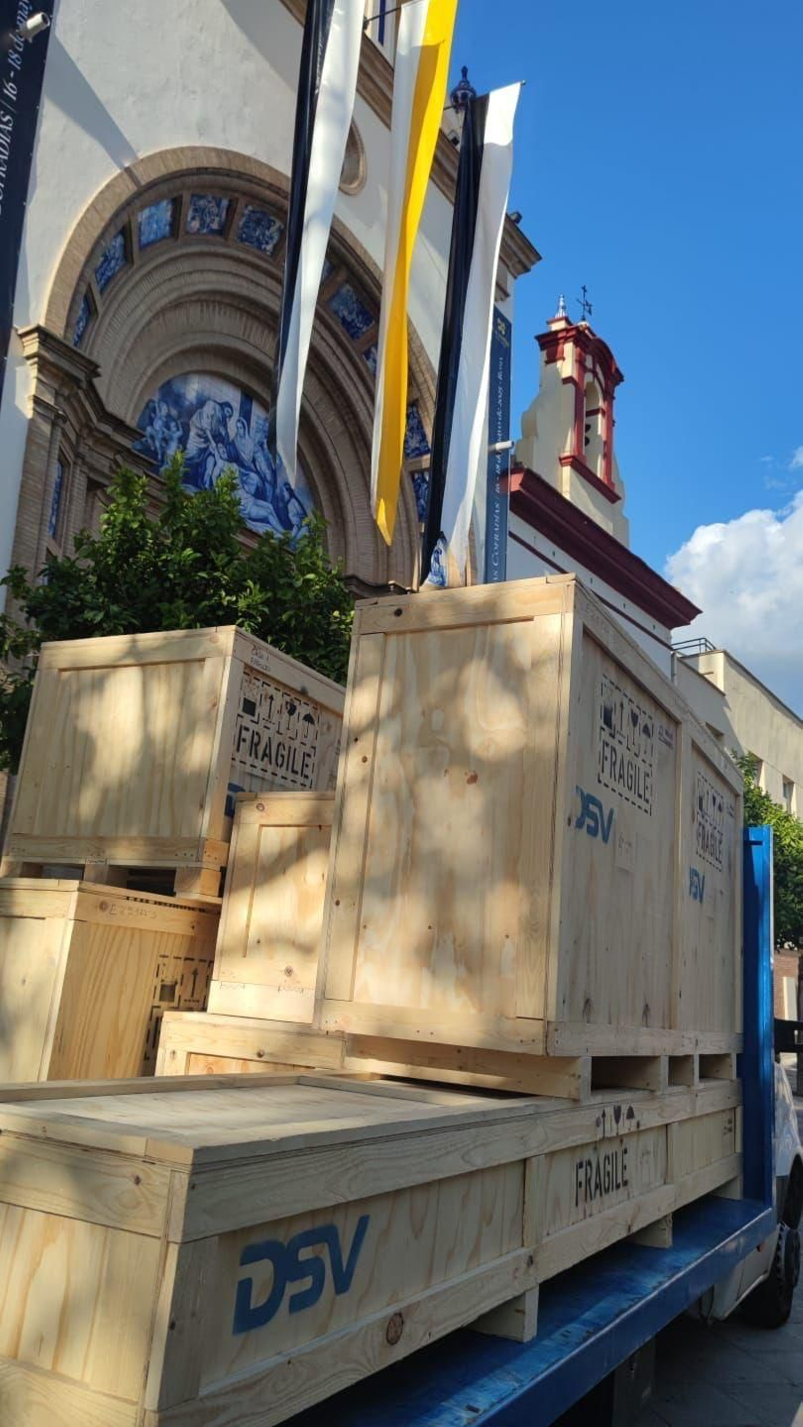 Cajas de DSV en la Basílica del Cachorro