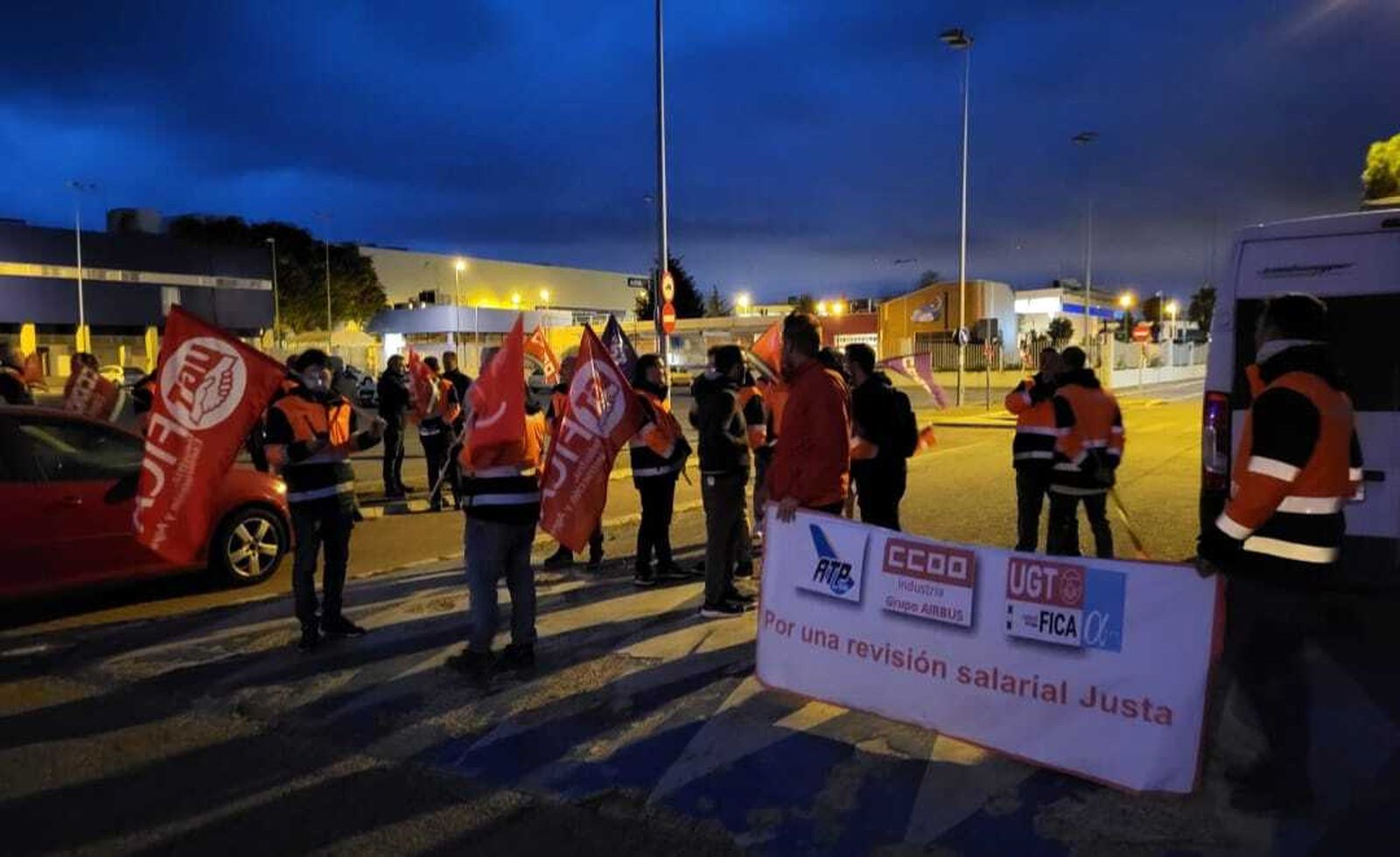 Piquete a la puerta de una de las plantas de Airbus en la Bahía.
