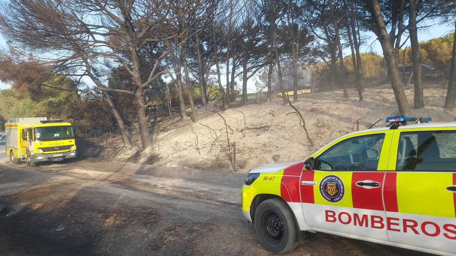 Los Bomberos en el incendio de Puerto Real.