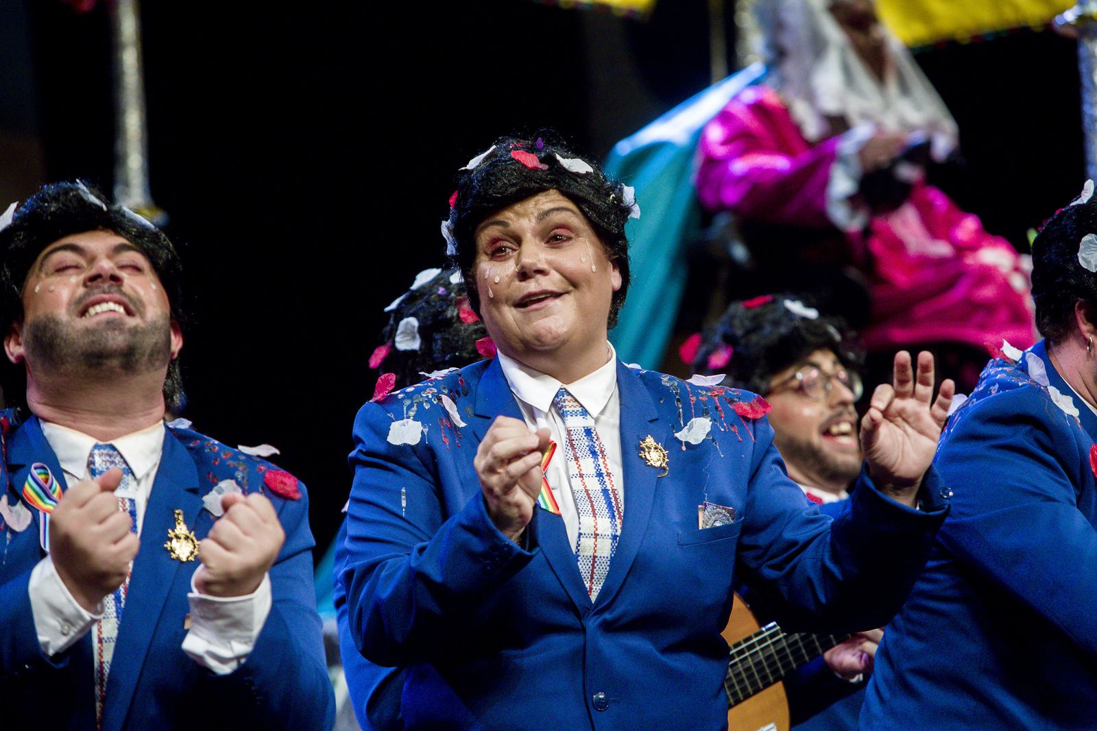 Chirigota Aquí estamos de paso.