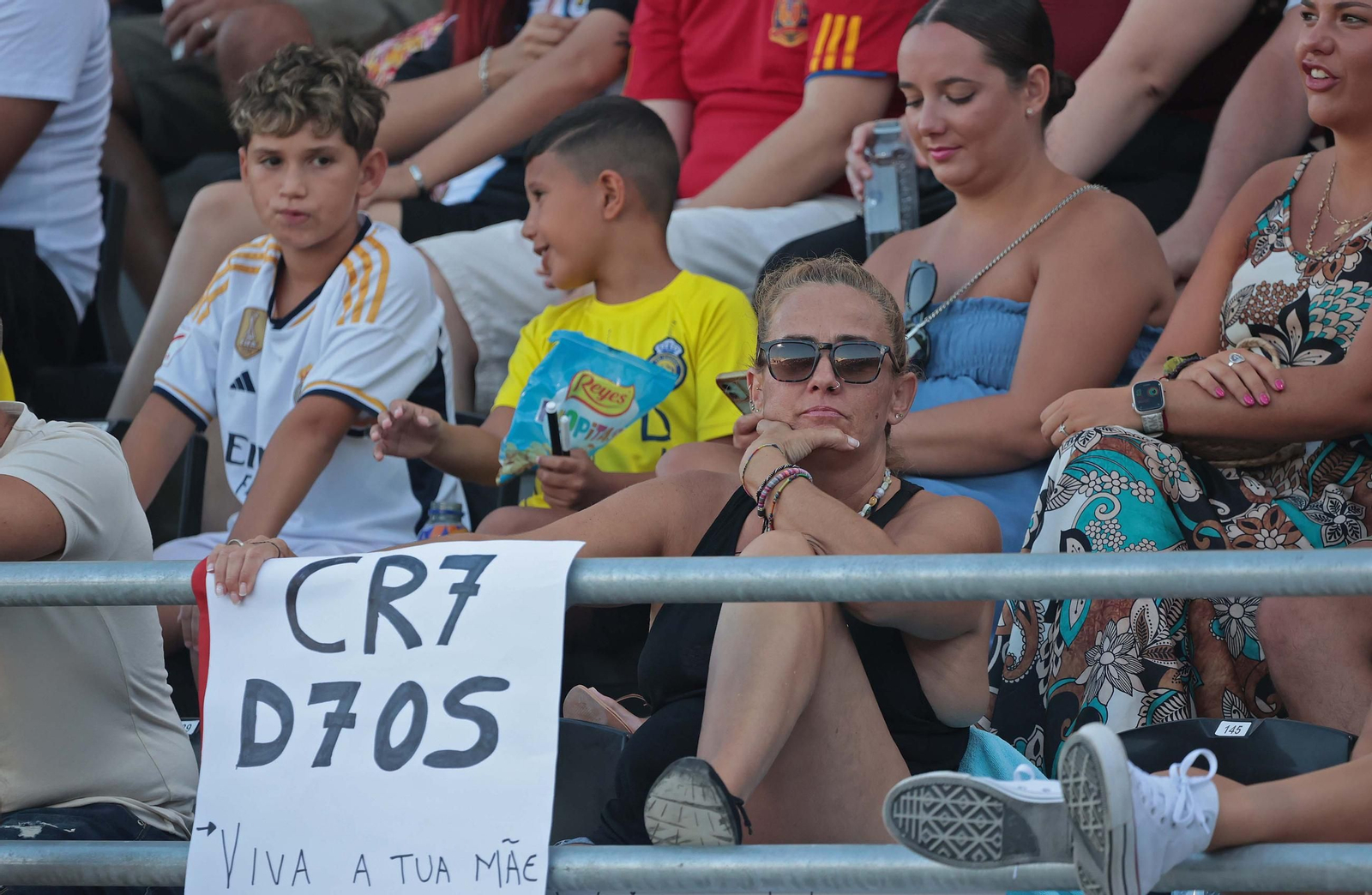 Búscate durante el Granada - Al Nassr en el Ciudad de La Línea