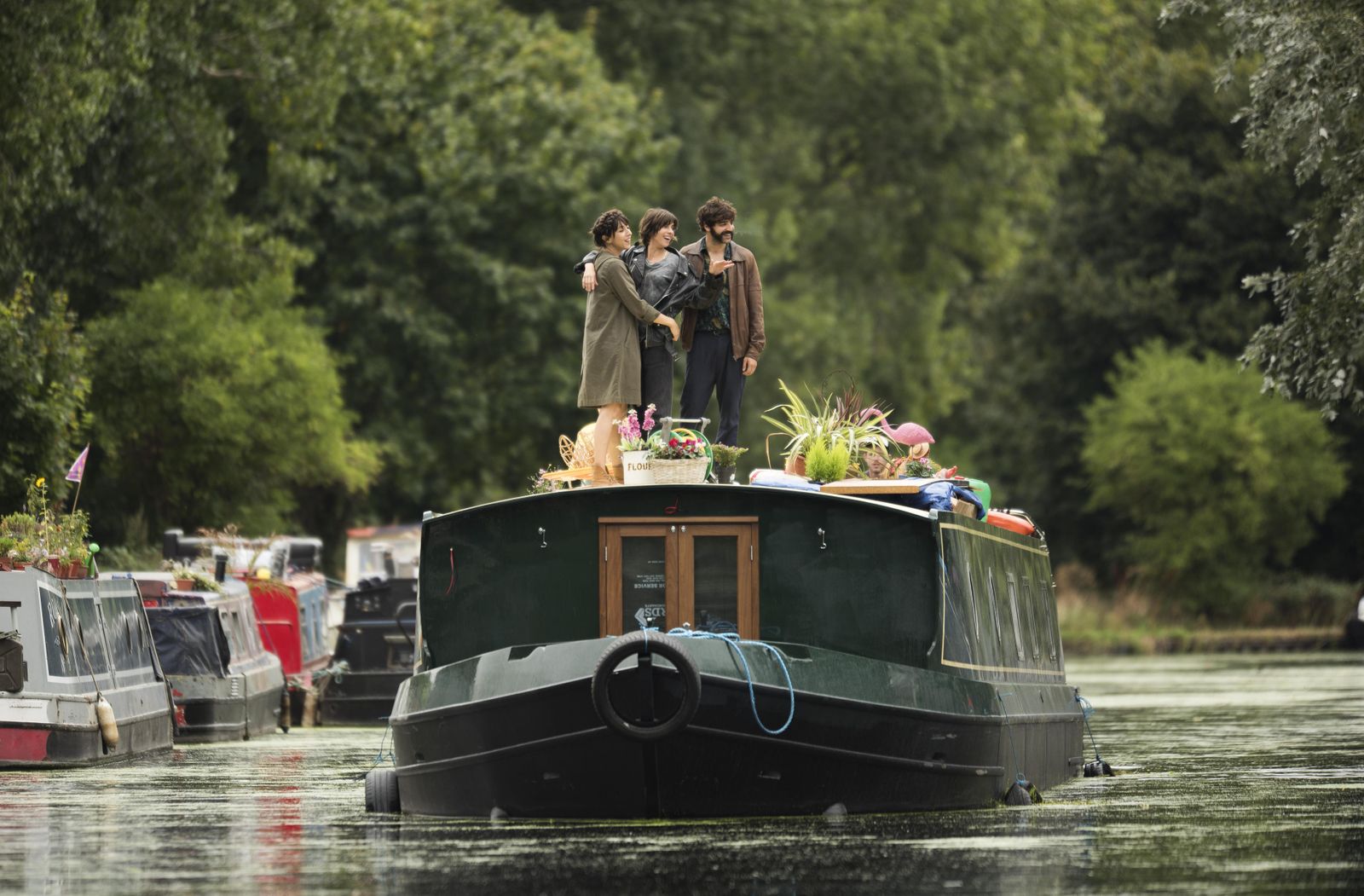 Oona Chaplin, Natalia Tena y David Verdaguer, en una escena de 'Tierra firme', de Carlos Marqués-Marcet.