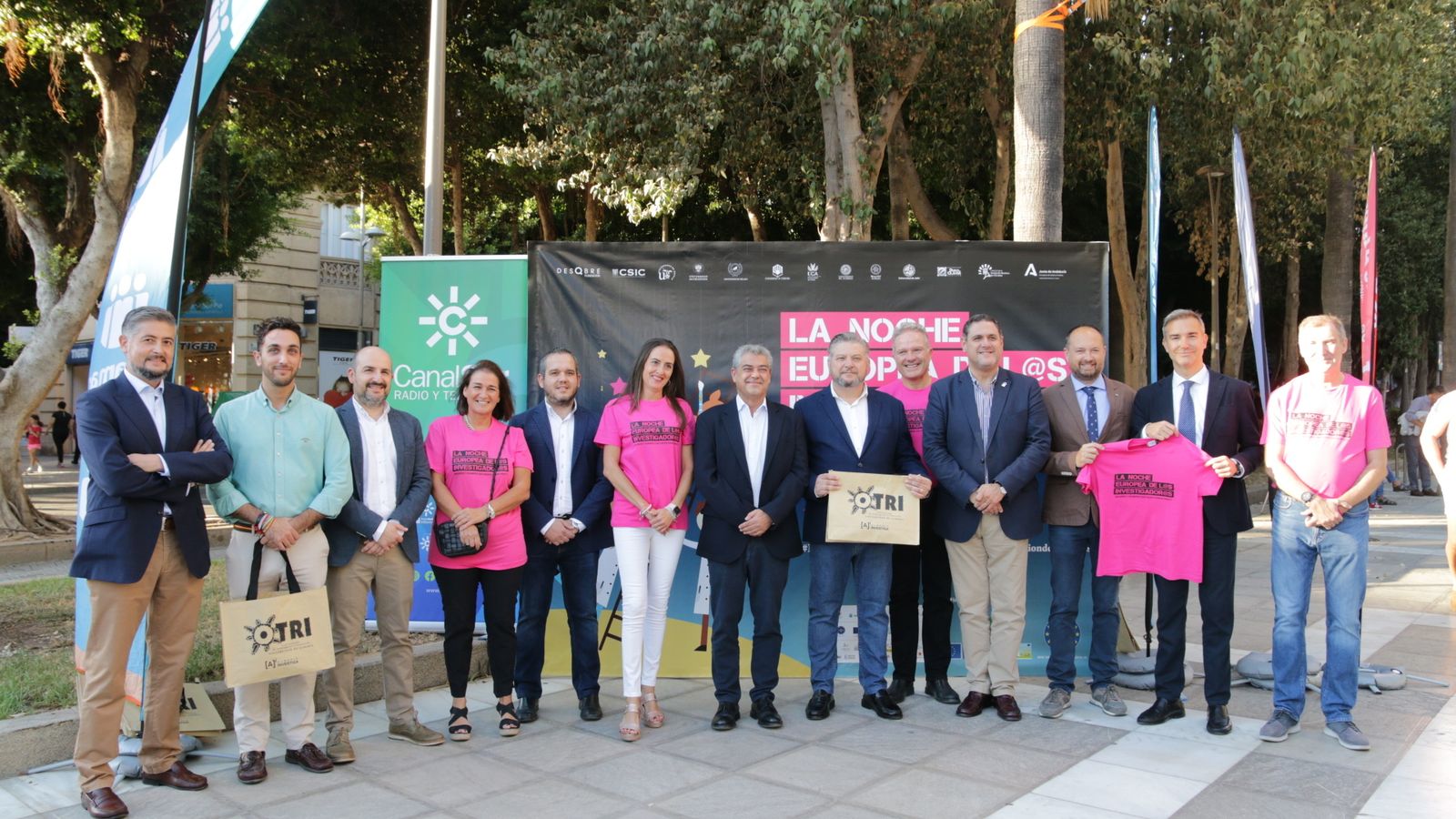Autoridades presentes en la inauguración de la Noche de los Investigadores.
