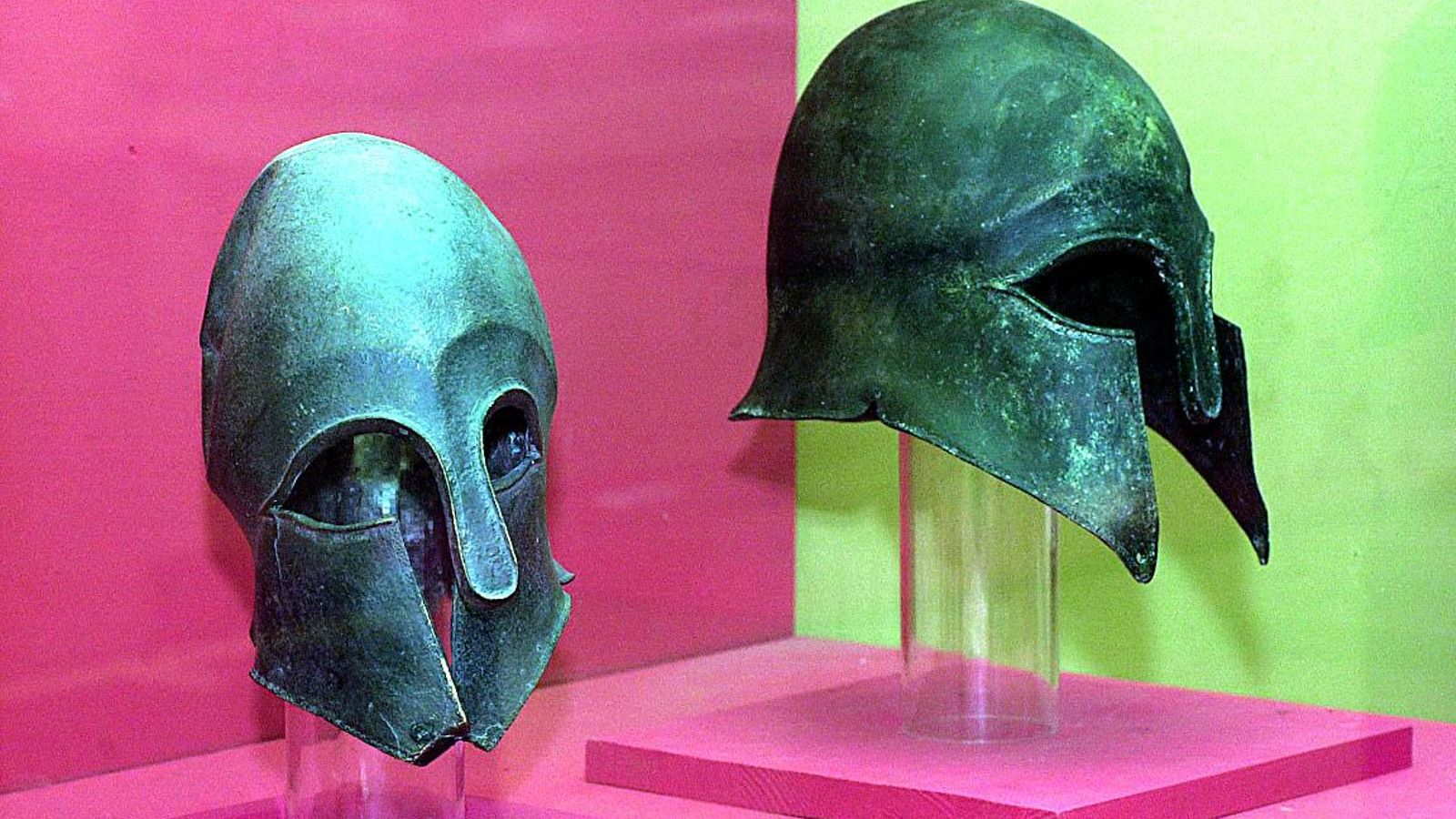 Casco corintio hallado en la ría de Huelva. Actualmente se expone en la sede de la Real Academia de la Historia, en Madrid.