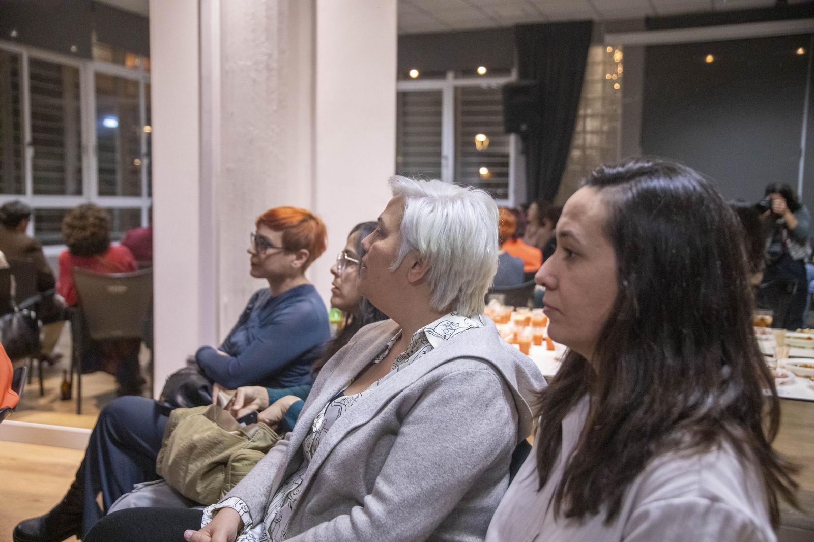 La Plataforma de Acción Feminista en Almería rinde homenaje a las mujeres de la Desbandá con su II Premio ‘Posidonia’ a Loli Sierra, vicepresidenta de la Asociación Memorialista de la Desbandá, en imágenes