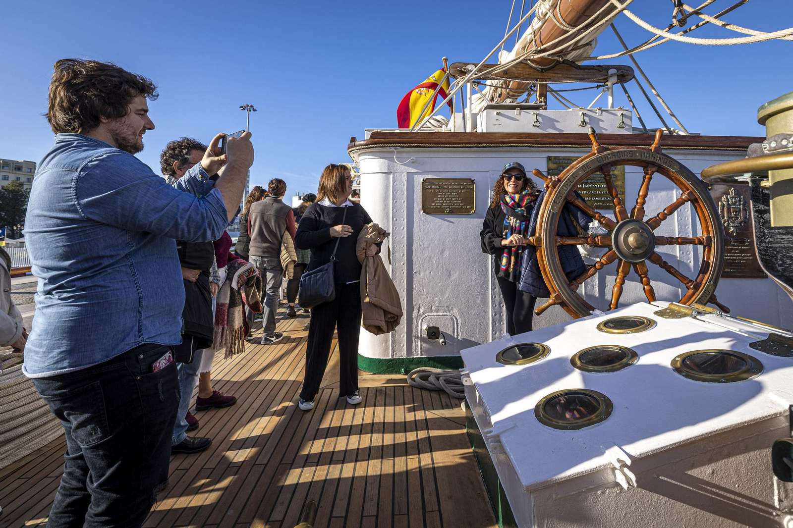 Imágenes de las visitas al buque 'Juan Sebastián del Elcano' en Cádiz