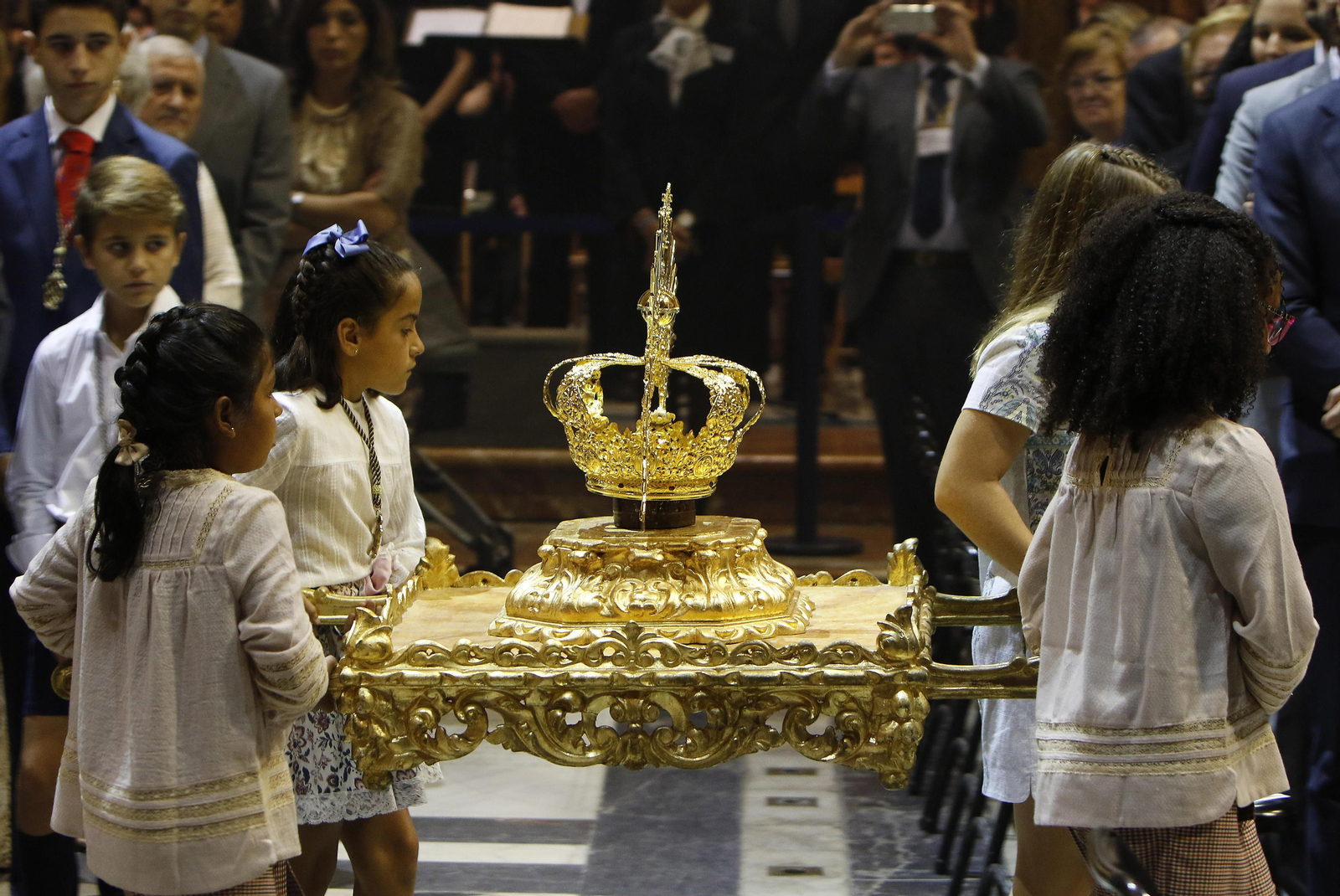 Imágenes de la Coronación de la Virgen de al Victoria y de su regreso a tu templo