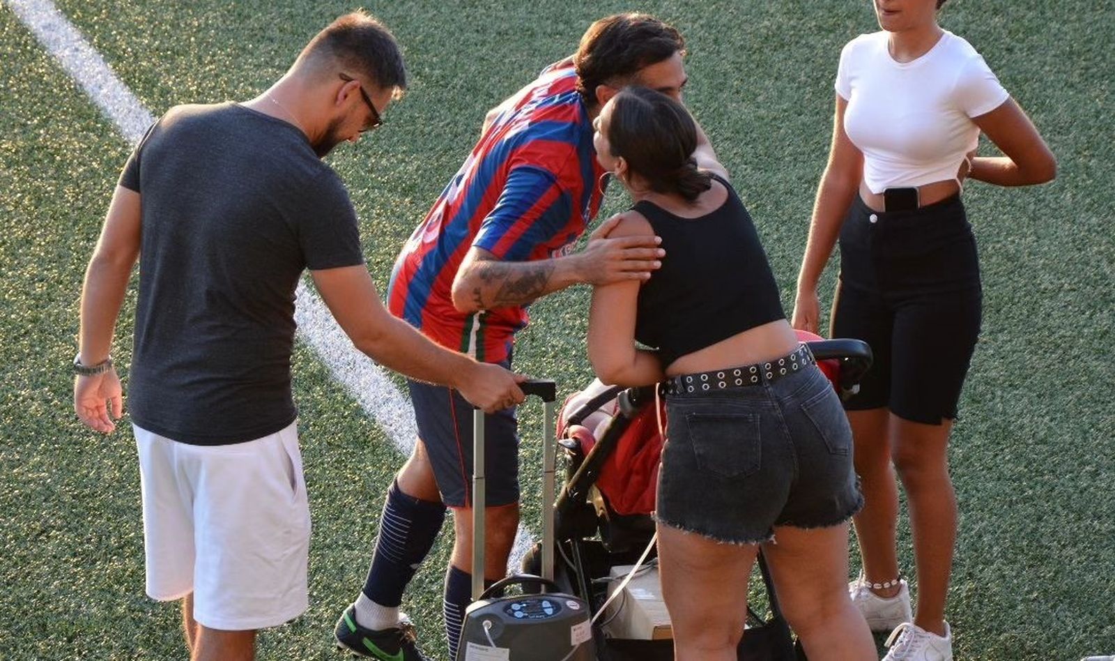 Los padres de Alba agradecen al capitán del Vandalia de Peligros por organizar el partido solidario en favor de la niña