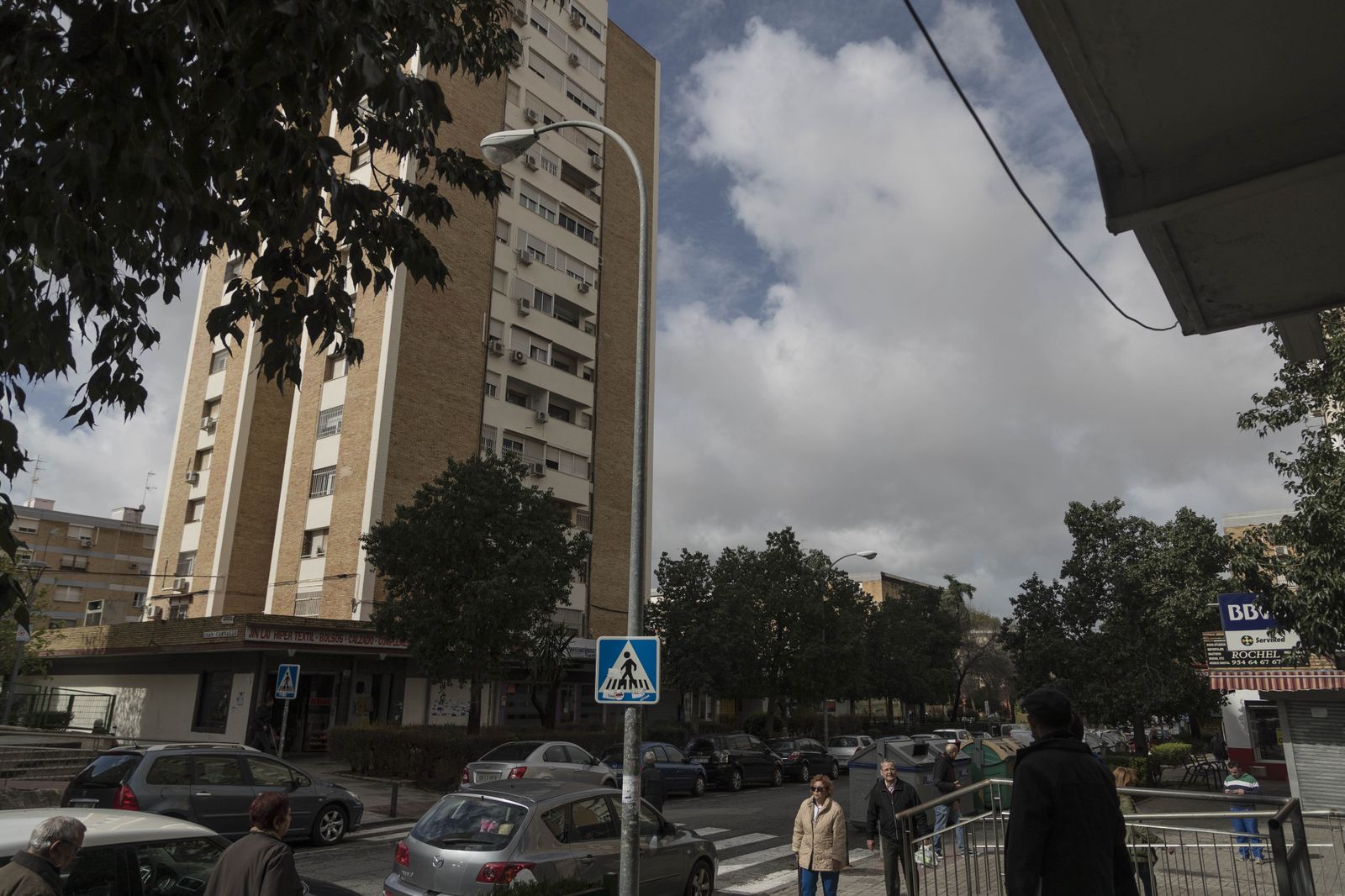 Uno de los catorce bloques característicos de la barriada de Rochelambert, en la calle Puerto del Escudo.