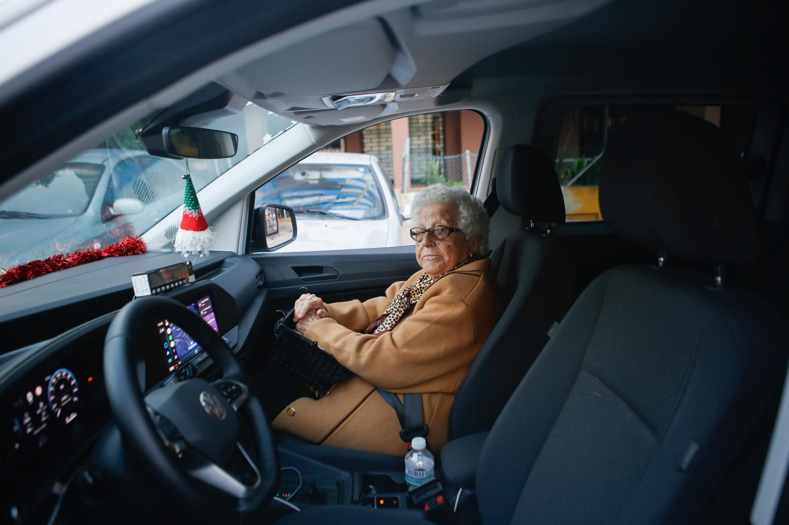 Las fotos del paseo en taxi al alumbrado de Navidad de Algeciras para los mayores