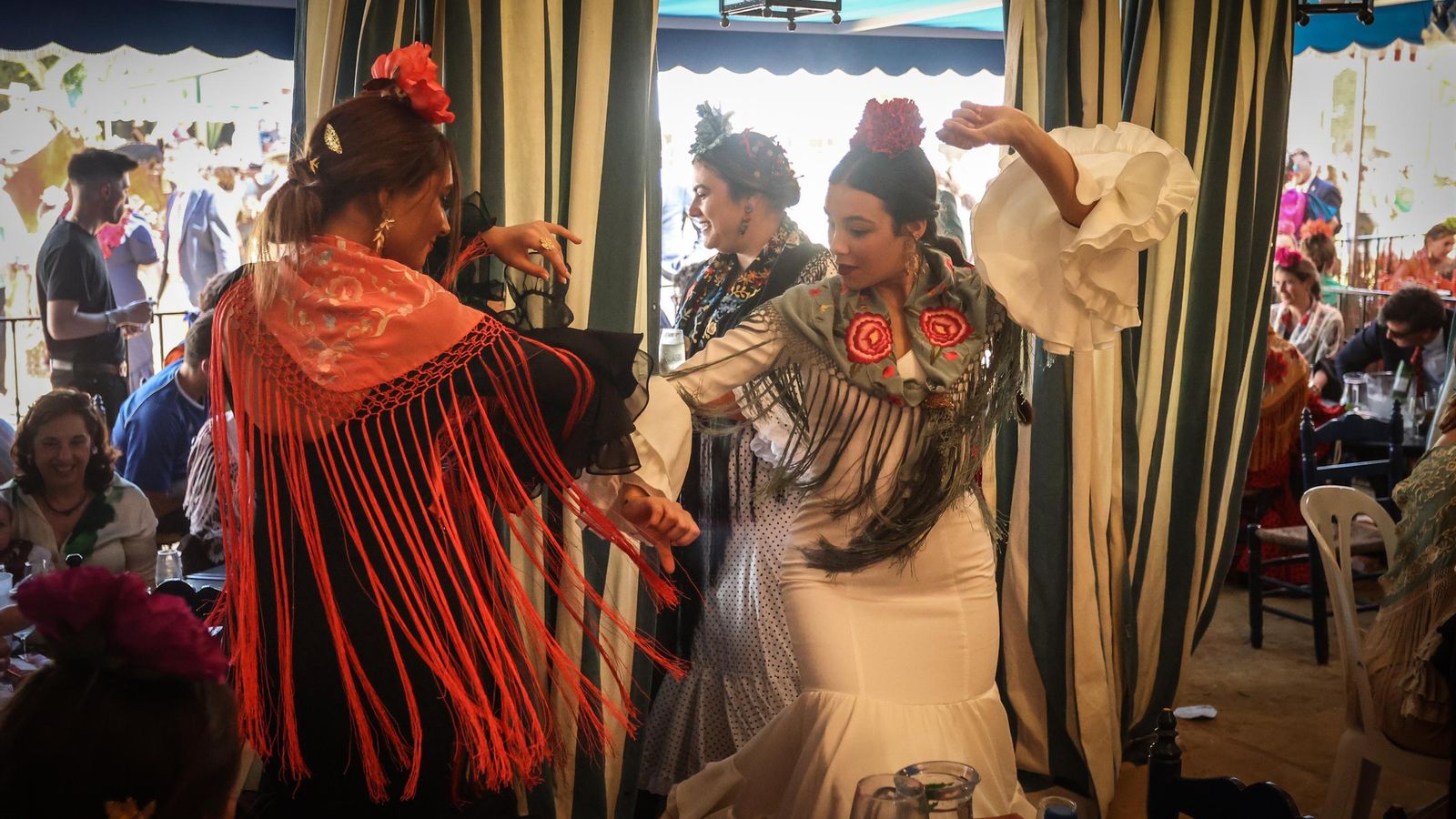 La mujer jerezana encarna la elegancia, la alegría y la fuerza de esta feria.