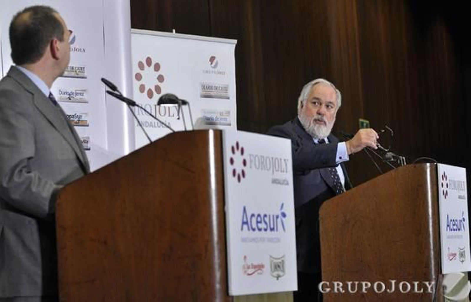 Miguel Arias Cañete junto a José Antonio Carrizosa, director de 'Diario de Sevilla'. / M. Gómez
