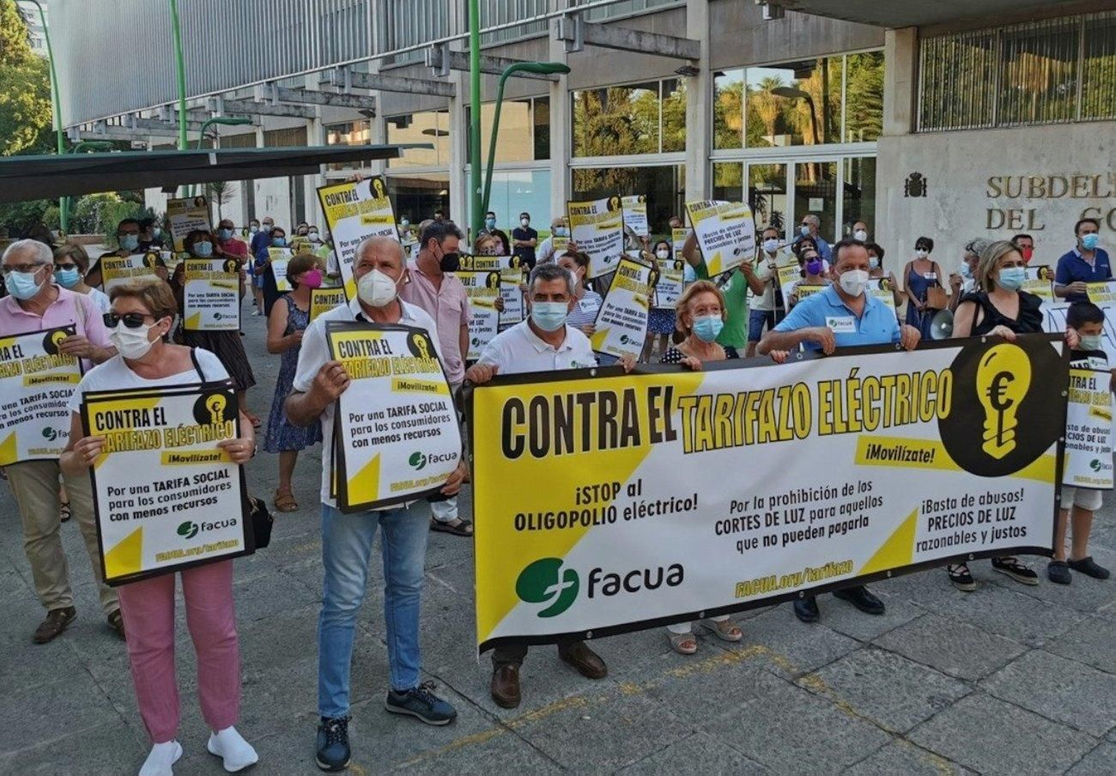 Manifestación de Facua contra las tarifas eléctricas.