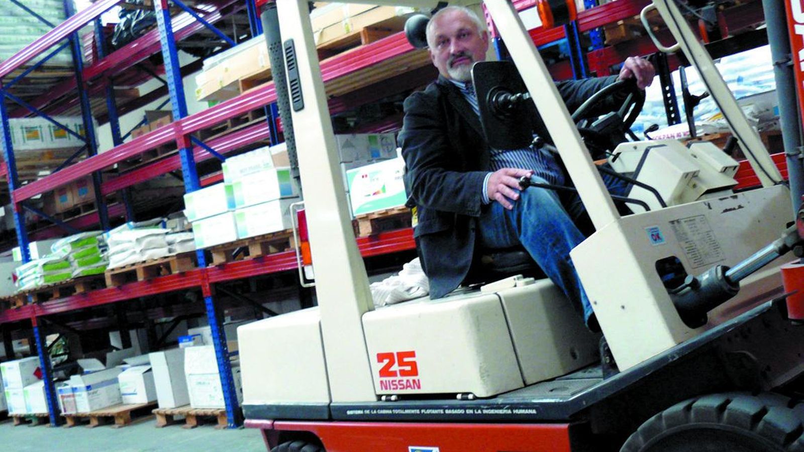 Juan José Tripiana es gerente de Suministros Tripiana, cuyo almacén se ubica en La Cañada.