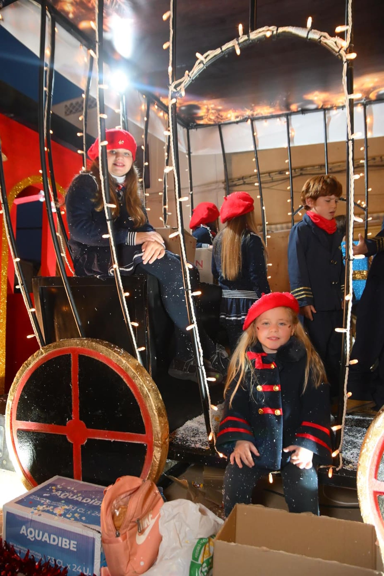 La Cabalgata de los Reyes Magos de Vera desborda ilusión con una participación multitudinaria