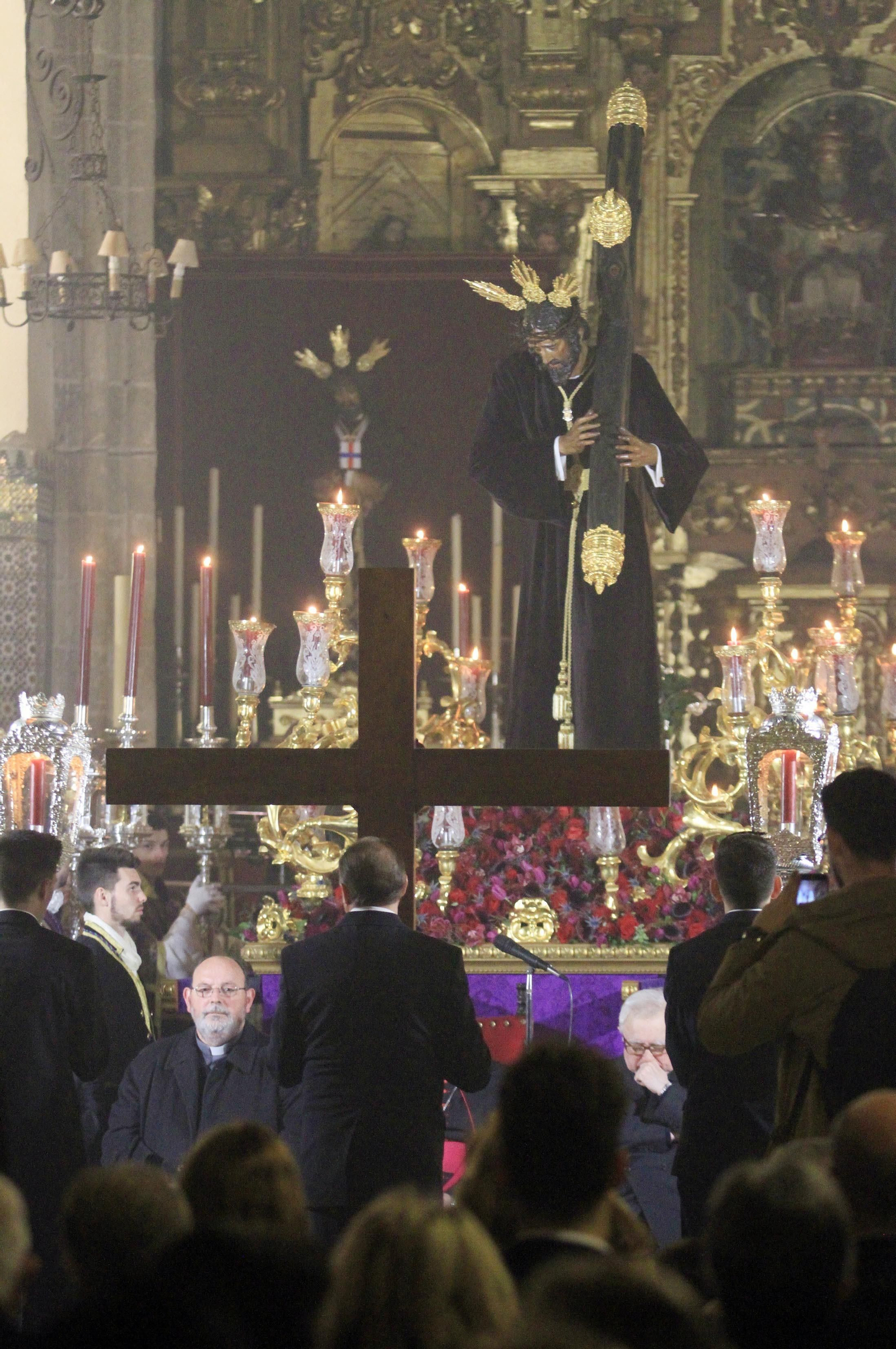Imágenes del Vía Crucis Oficial de la Semana Santa presidido por el Señor de Pasión