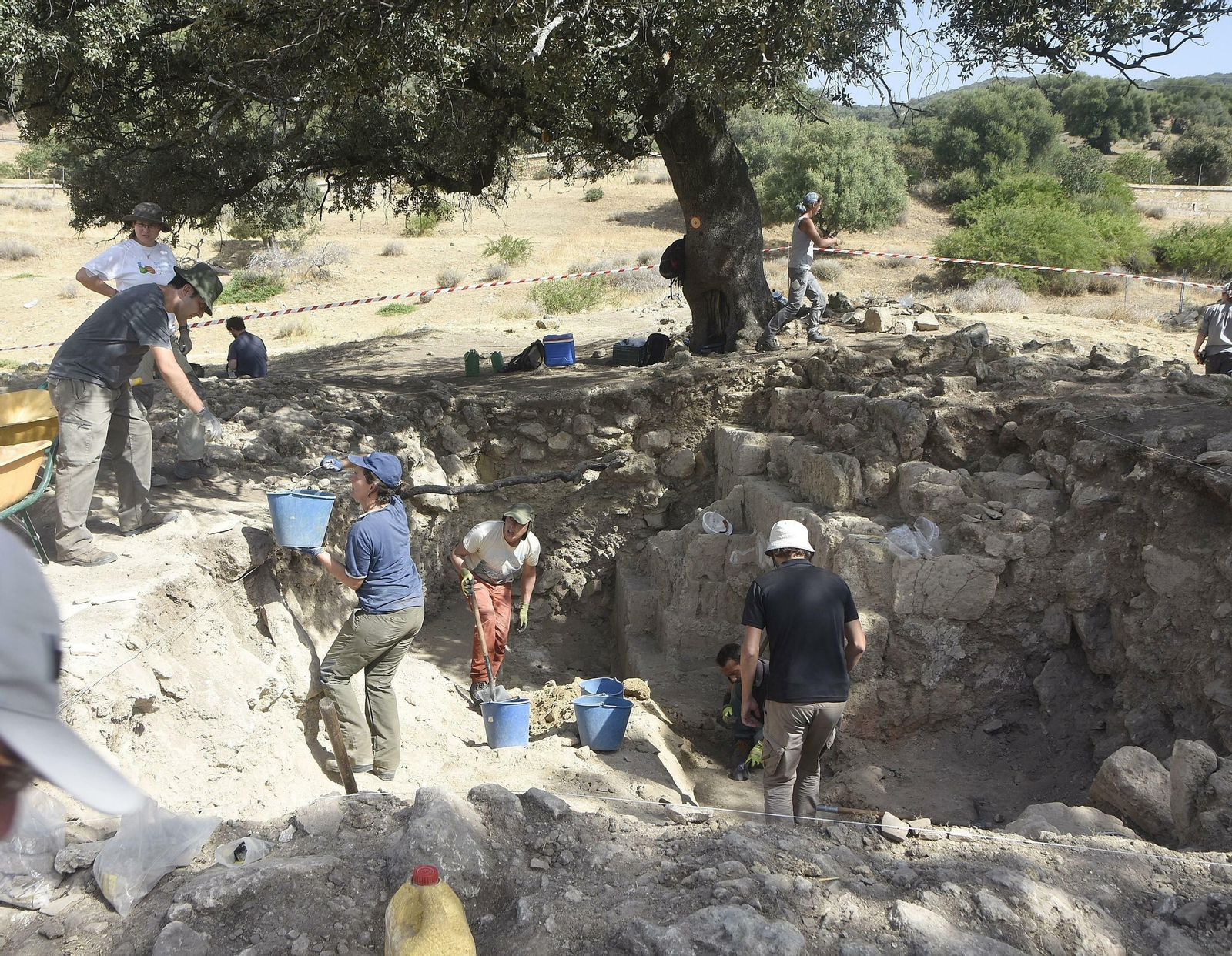 Trabajos en la Plaza de Armas de Medina Azahara.