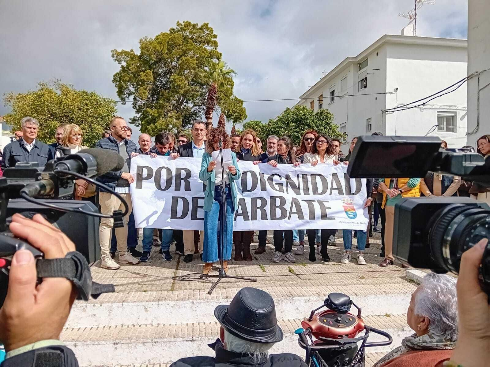 Imágenes de la manifestación en Barbate "por la dignidad" del municipio