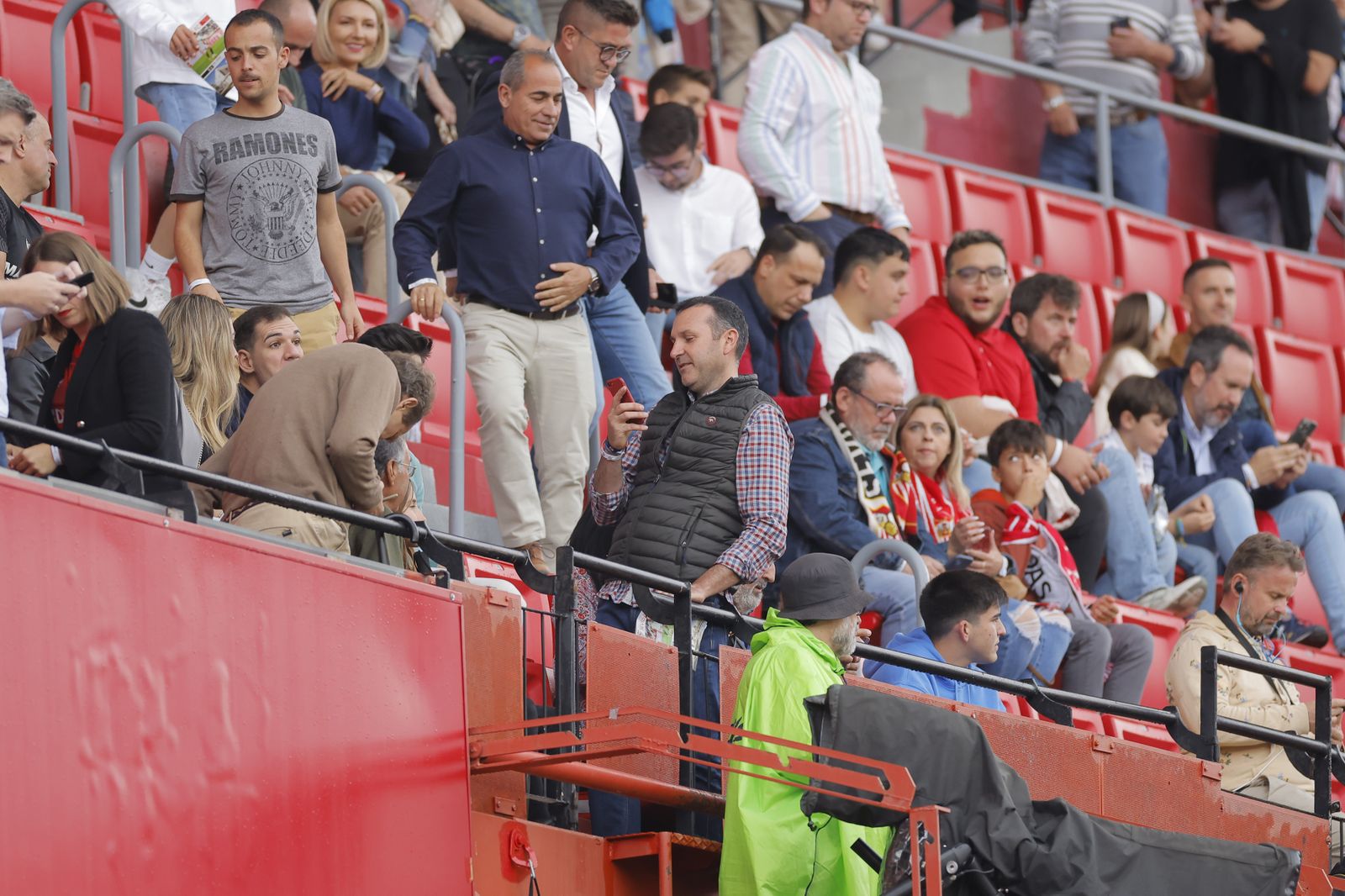 Búscate en las fotos del Sevilla-Madrid