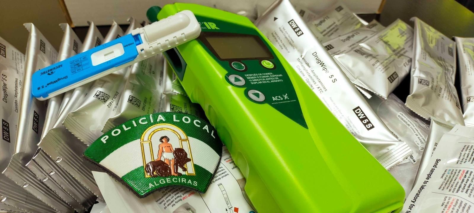 El nuevo etilómetro y kits de detección de drogas.